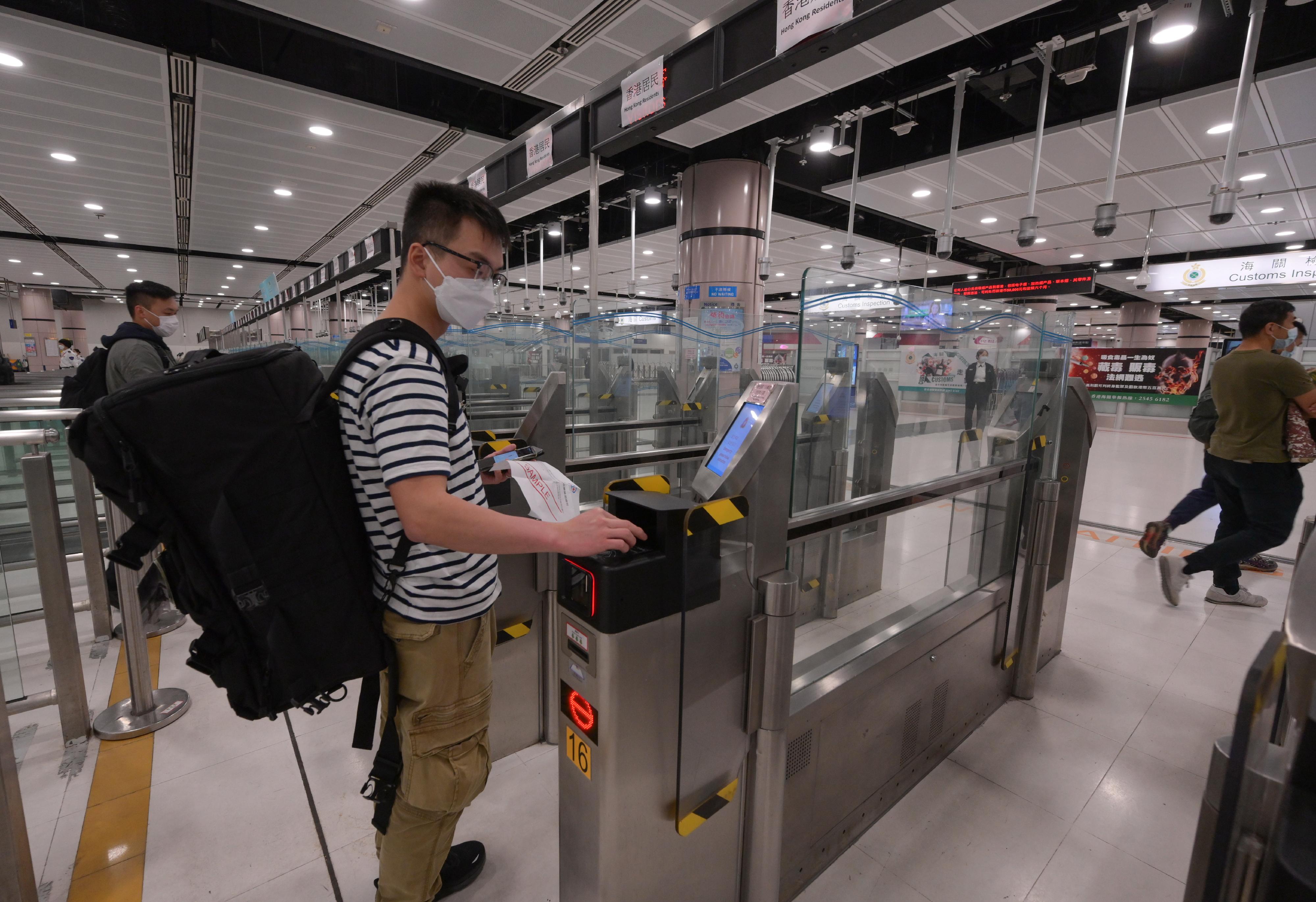 The Security Bureau led the disciplined services to conduct drills at Man Kam To Control Point, Lok Ma Chau Spur Line/Futian Control Point and Shenzhen Bay Control Point today (January 5) to ensure smooth operation of the control points at the beginning of the resumption of normal travel with the Mainland. Photo shows a simulated traveller using automated immigration clearance at Lok Ma Chau Spur Line/Futian Control Point in the drill.