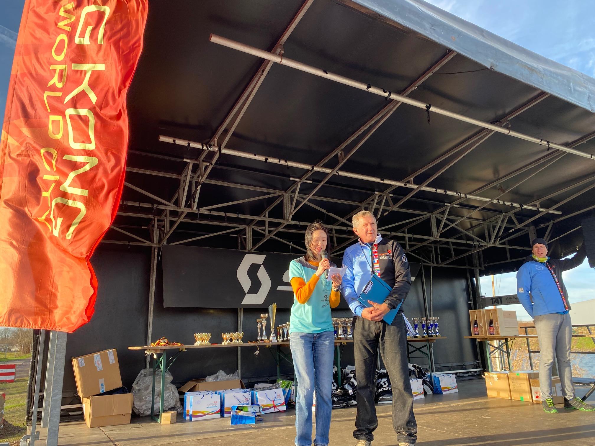 Assistant Representative of the Hong Kong Economic and Trade Office in Brussels, Miss Annie Loong (left) addressed the participants of the 2023 Run & Bike event held in Vilvoorde, Belgium on January 7 (Brussels time).