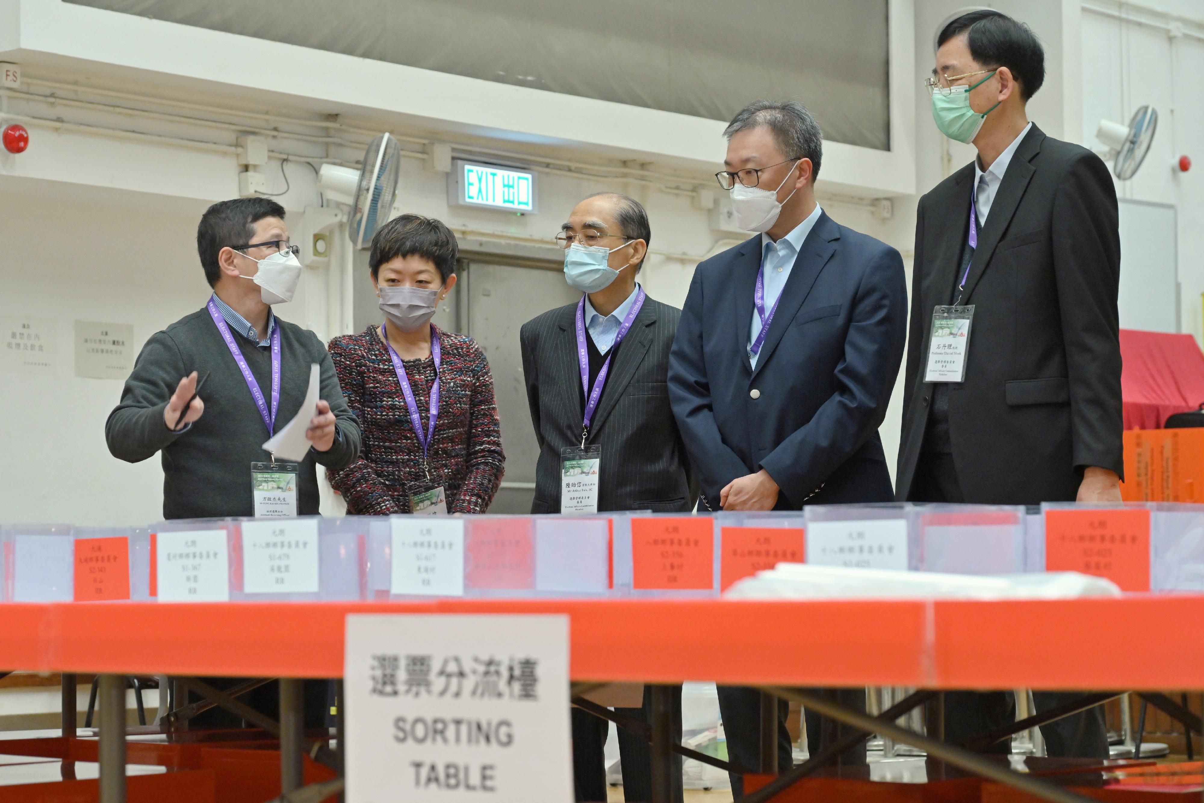 The Chairman of the Electoral Affairs Commission (EAC), Mr Justice David Lok (second right), EAC members Mr Arthur Luk, SC (third right), and Professor Daniel Shek (first right) today (January 8) visited the ballot paper sorting station of the Village Representative Election in the 2023 Rural Ordinary Election at Hin Keng Neighbourhood Community Centre, Sha Tin. Also present was Deputy Director of Home Affairs Ms Eureka Cheung (second left).