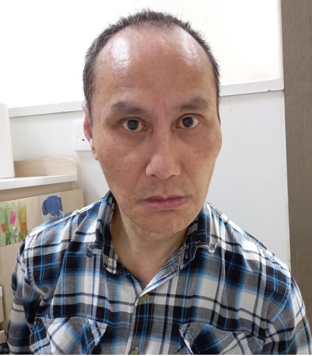 Hou Po-hing, aged 57, is about 1.7 metres tall, 60 kilograms in weight and of medium build. He has a long face with yellow complexion and short greyish white hair. He was last seen wearing a dark brown jacket, dark-coloured trousers, sneakers and carrying a blue shoulder bag.