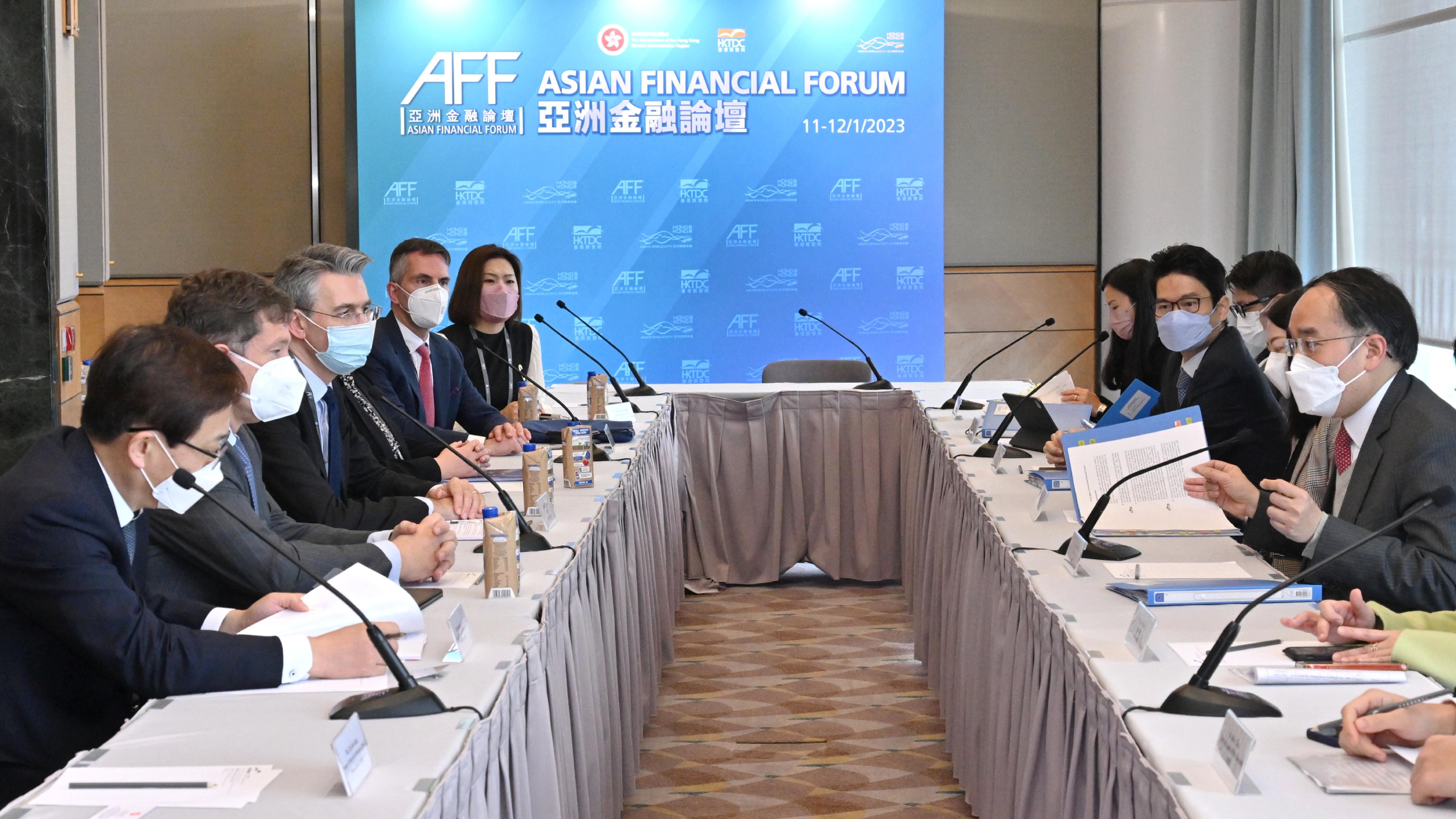 The Secretary for Financial Services and the Treasury, Mr Christopher Hui, today (January 11) met with overseas delegations on the sidelines of the Asian Financial Forum. Photo shows Mr Hui (first right) meeting with the World Alliance of International Financial Centers delegation led by its Managing Director, Dr Jochen Biedermann (fourth left). The Under Secretary for Financial Services and the Treasury, Mr Joseph Chan (third right), was also present.