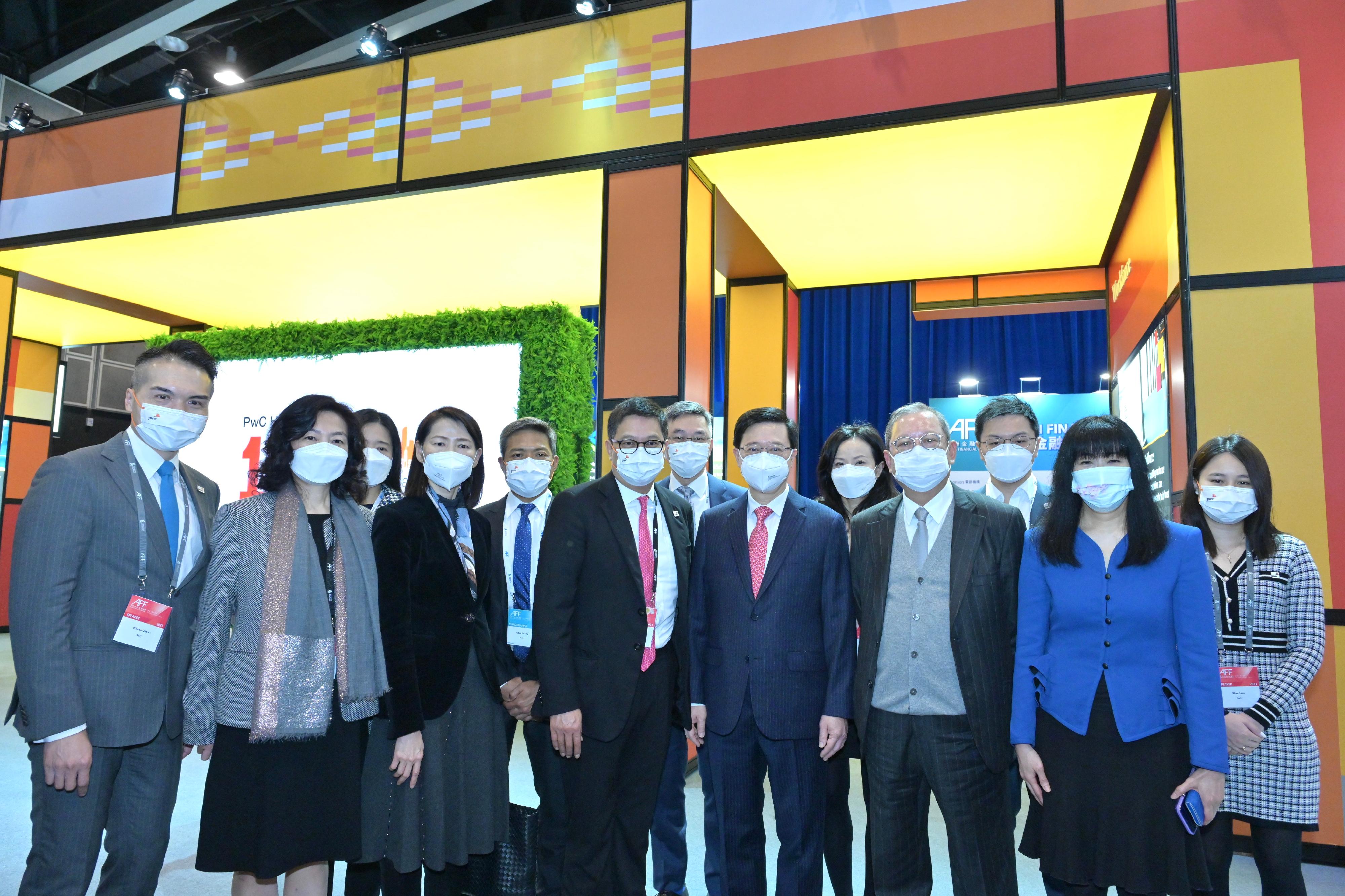 The Chief Executive, Mr John Lee, attended the Asian Financial Forum at the Hong Kong Convention and Exhibition Centre this morning (January 11). Photo shows Mr Lee (front row, third right), with other guests at the exhibition booths.