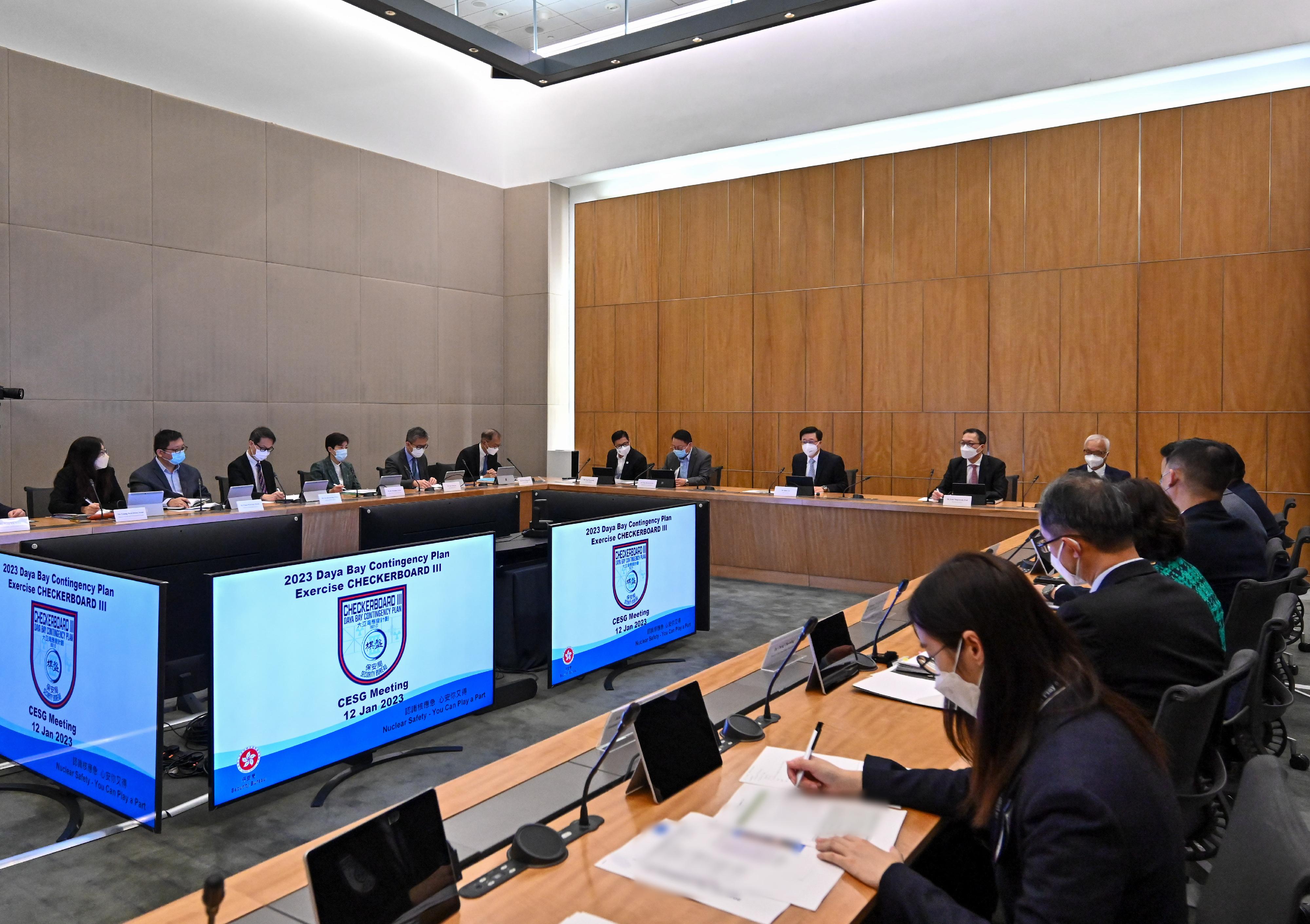 The Government conducted an inter-departmental exercise, "Checkerboard III", today (January 12). Photo shows the Chief Executive's Steering Group chaired by the Chief Executive, Mr John Lee, convening a meeting and deliberating on recommendations made by the Implementation Task Force led by the Secretary for Security, Mr Tang Ping-keung, in a simulated response to the incident.