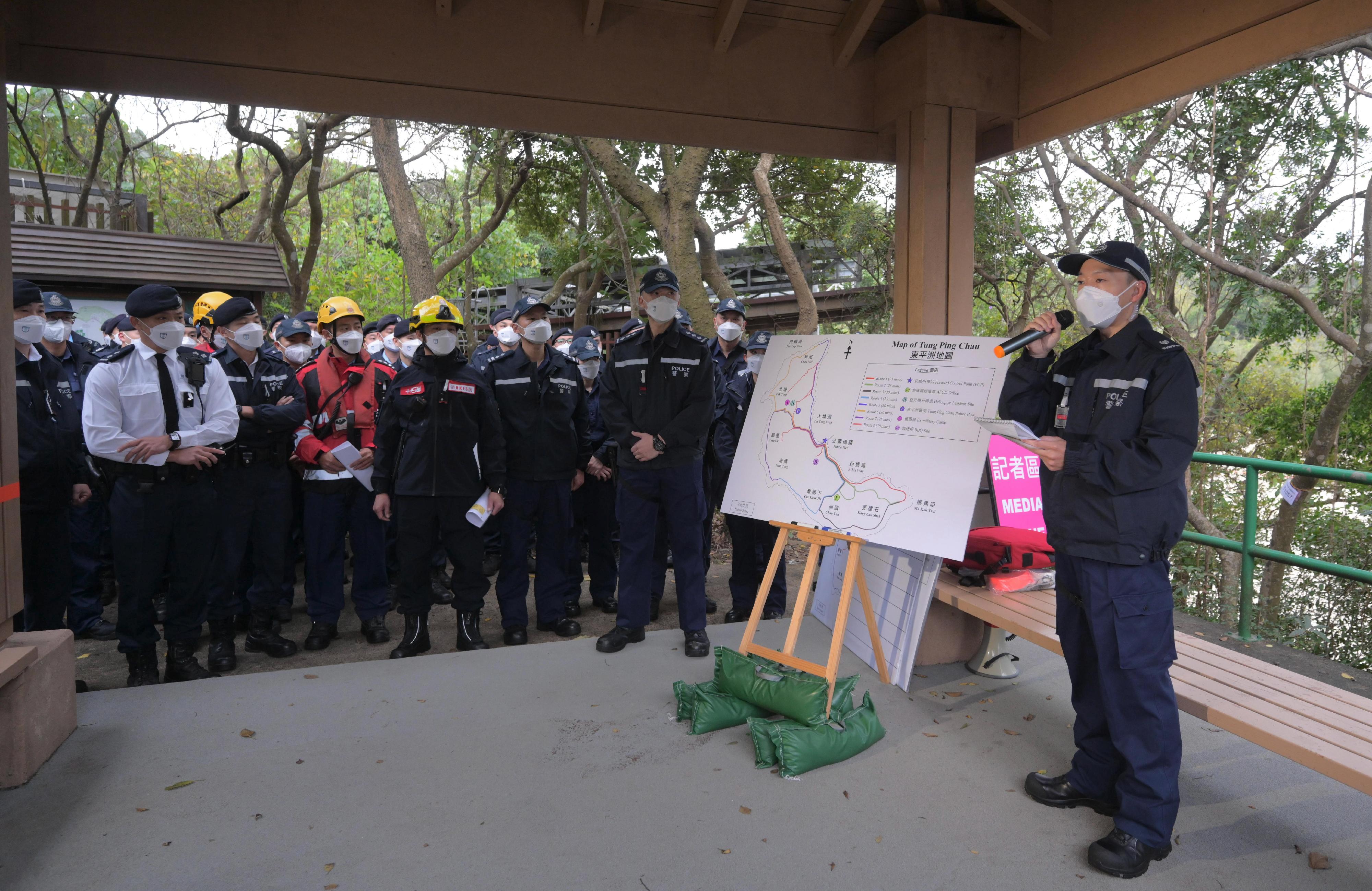 The Government conducted an inter-departmental exercise, "Checkerboard III", today (January 12). Photo shows the Police Tactical Unit arriving at the Police Command Post on Tung Ping Chau to conduct briefing and arrange deployment.