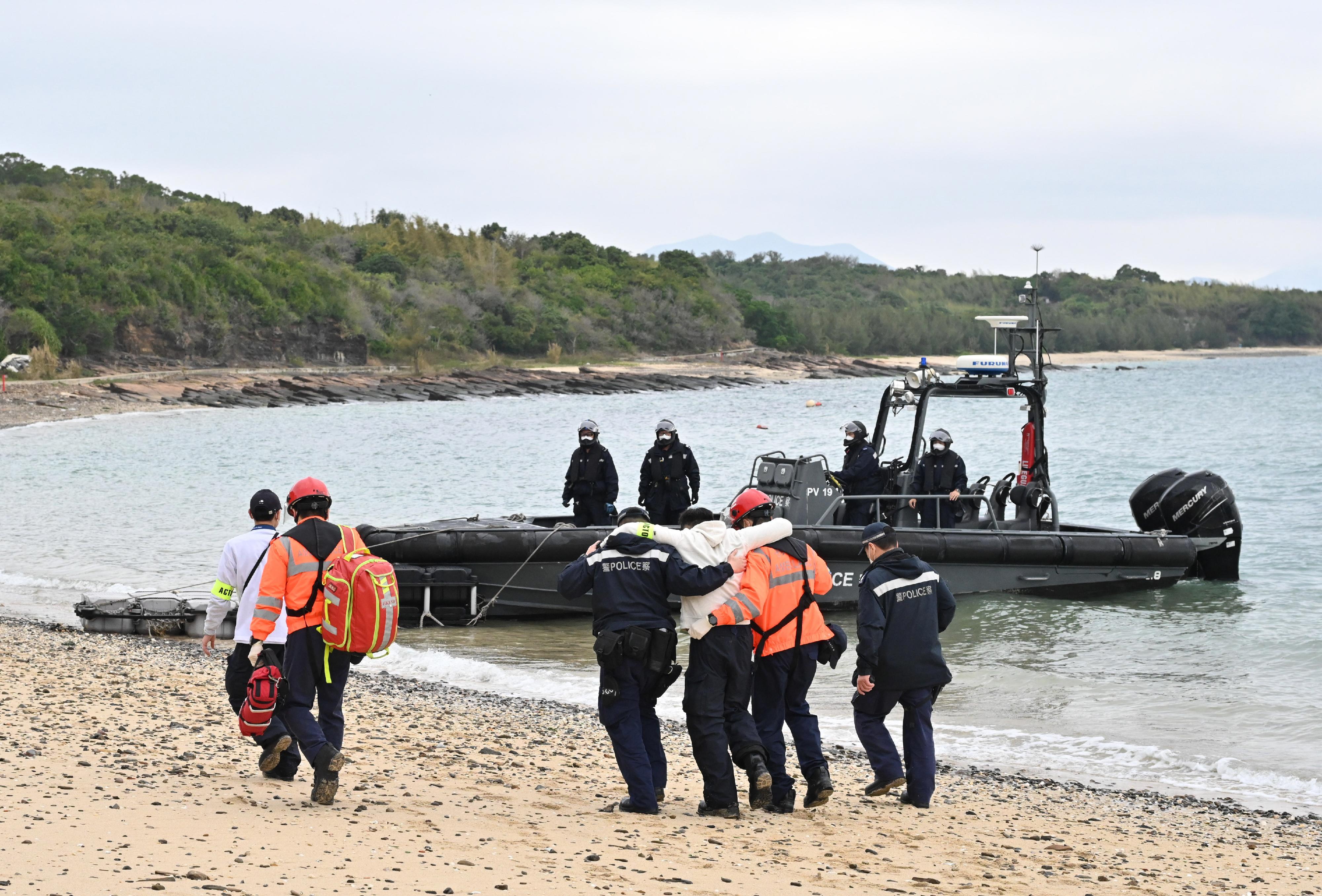 The Government conducted an inter-departmental exercise, "Checkerboard III", today (January 12). Photo shows the Police evacuating an injured person from Tung Ping Chau with police patrol craft.
