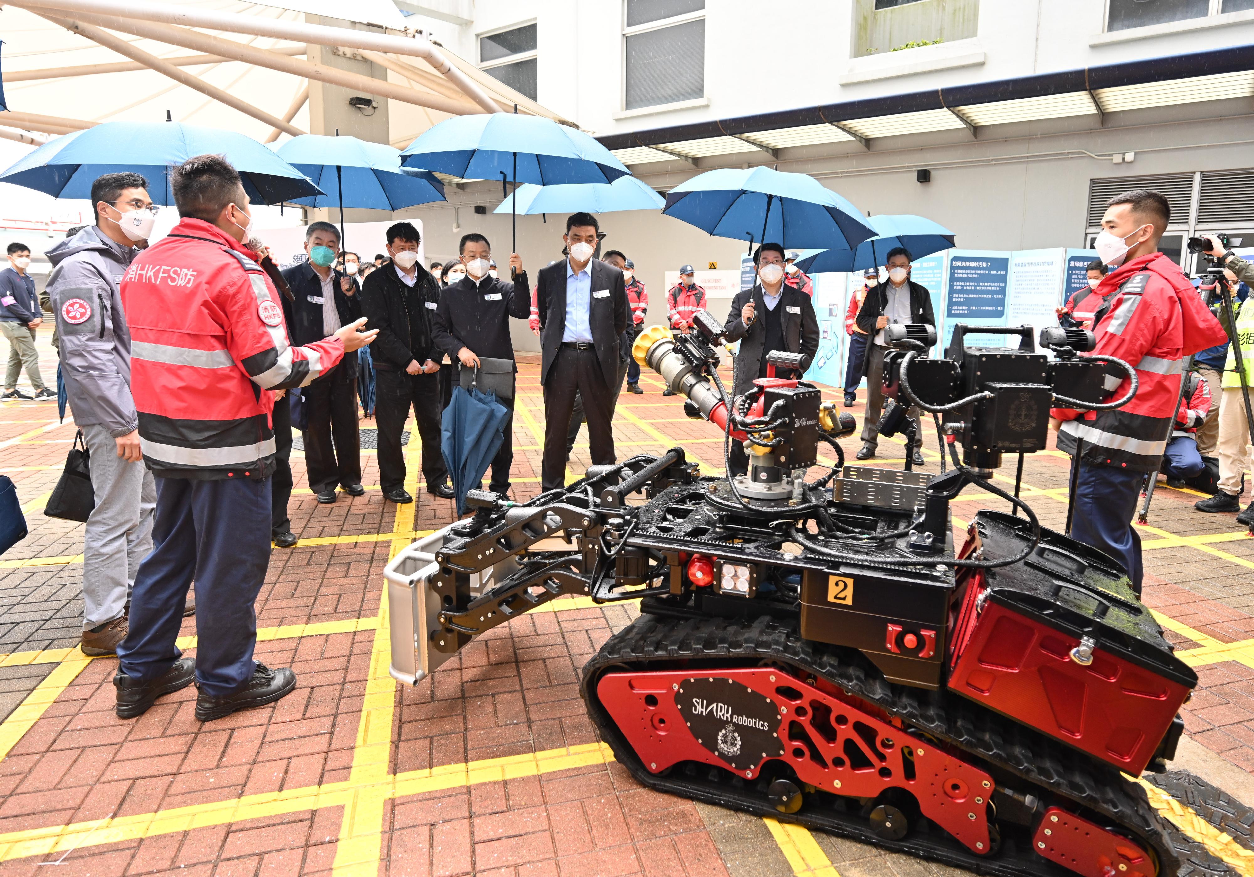 The Government conducted an inter-departmental exercise, "Checkerboard III", today (January 12). Photo shows the Fire Services Department personnel demonstrating how the unmanned aircraft system and firefighting robot installed with advanced radiation monitoring equipment collect samples to conduct radiological surveys, investigation and data collection.
