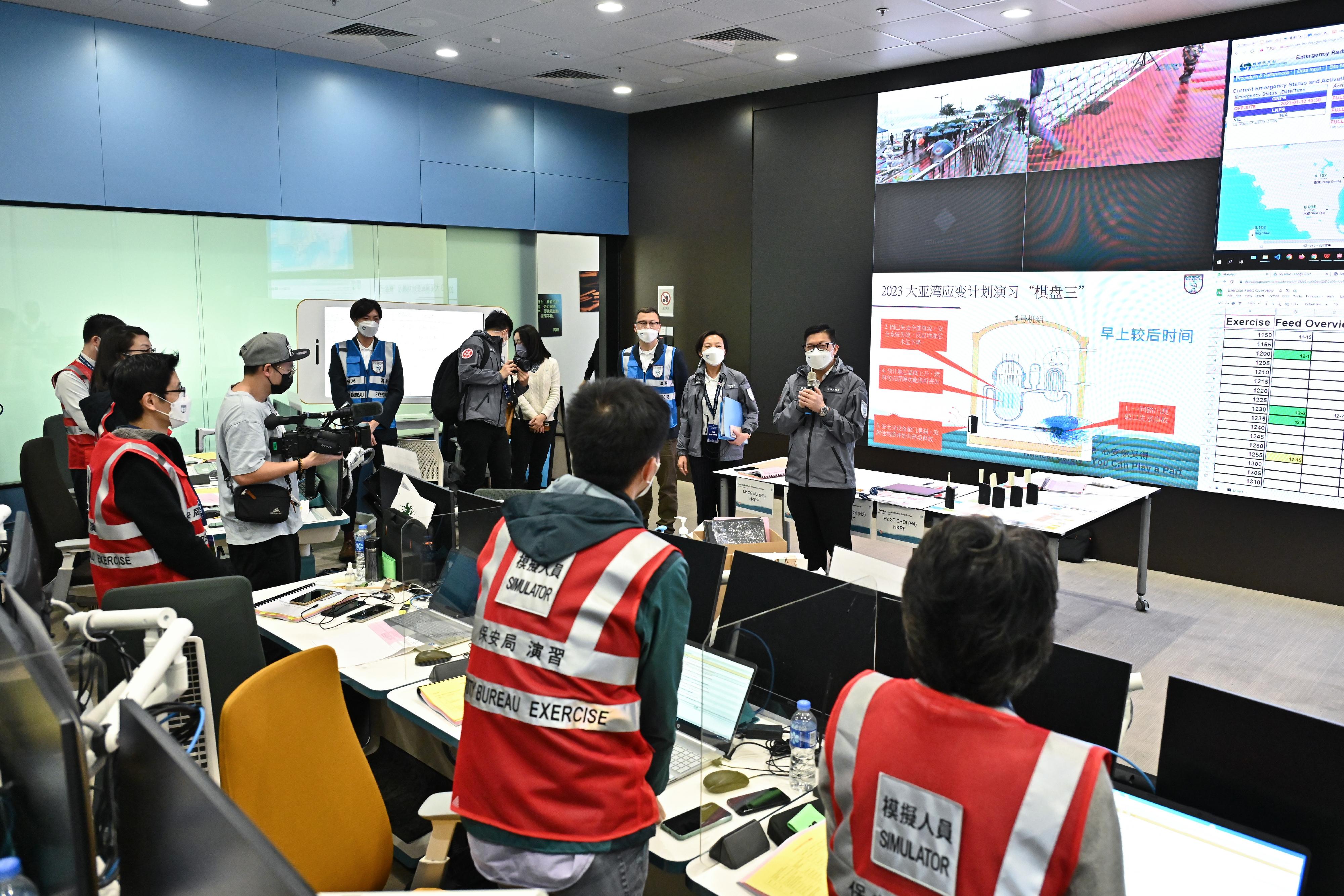 The Government conducted an inter-departmental exercise, "Checkerboard III", today (January 12). Photo shows the Secretary for Security, Mr Tang Ping-keung (first right), visiting the Exercise Control Centre in the Police Headquarters to know about the situation.