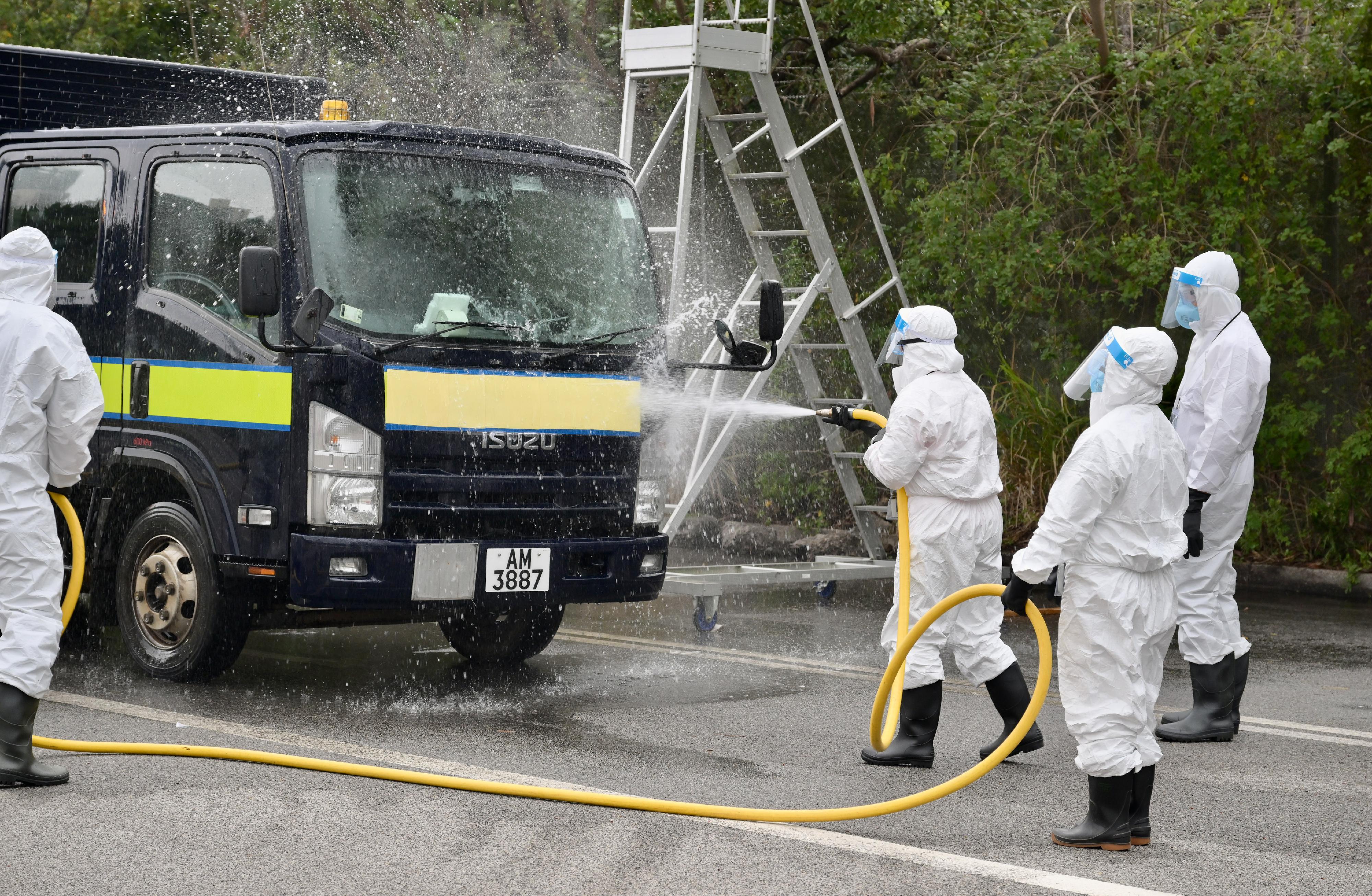 The Government conducted an inter-departmental exercise, "Checkerboard III", today (January 12). Photo shows an inbound truck from the Mainland going through decontamination procedures at Man Kam To Control Point.