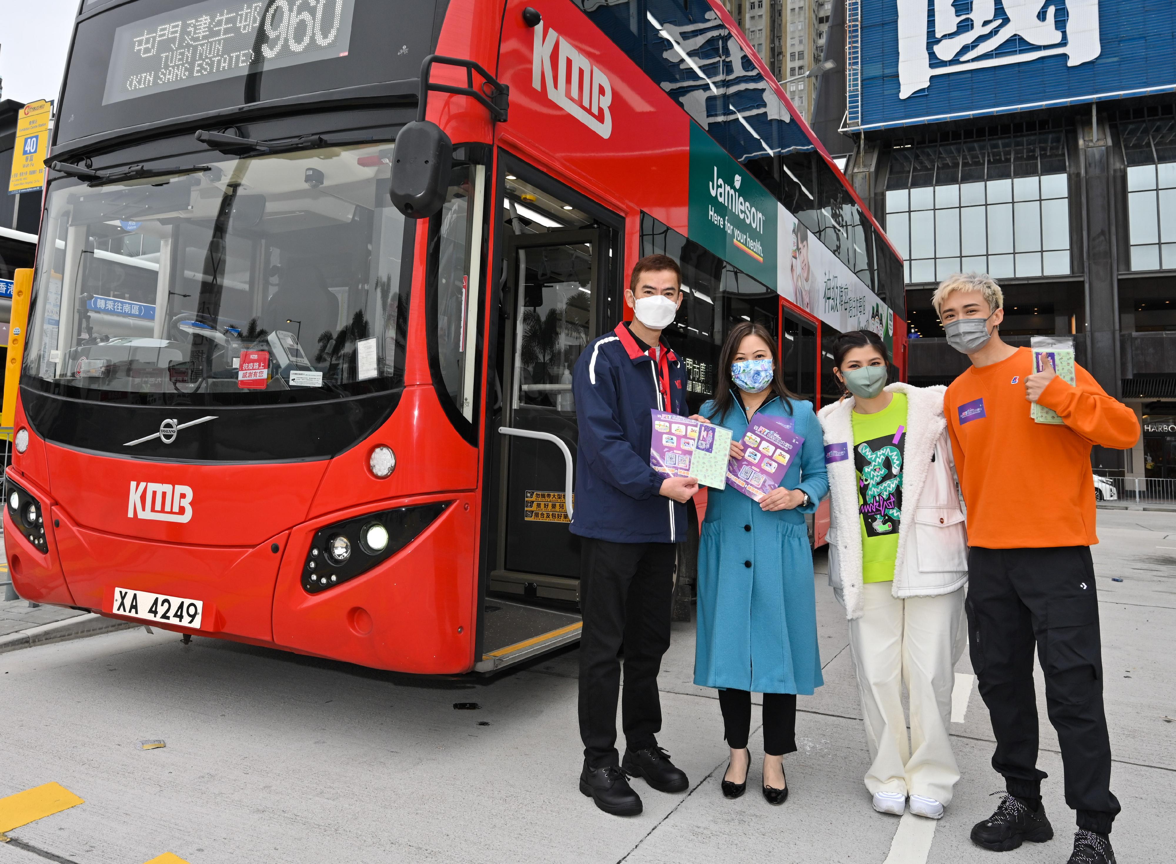 The Commissioner for Transport, Miss Rosanna Law (second left), together with the Safe Driving and Health Campaign ambassadors Miss Gladys Yuen (second right) and Mr Zeno Koo (first right), distributed leaflets to bus captains today (January 16) to remind them to pay attention to their health conditions and safe driving behaviours to safeguard the safety of road users. 