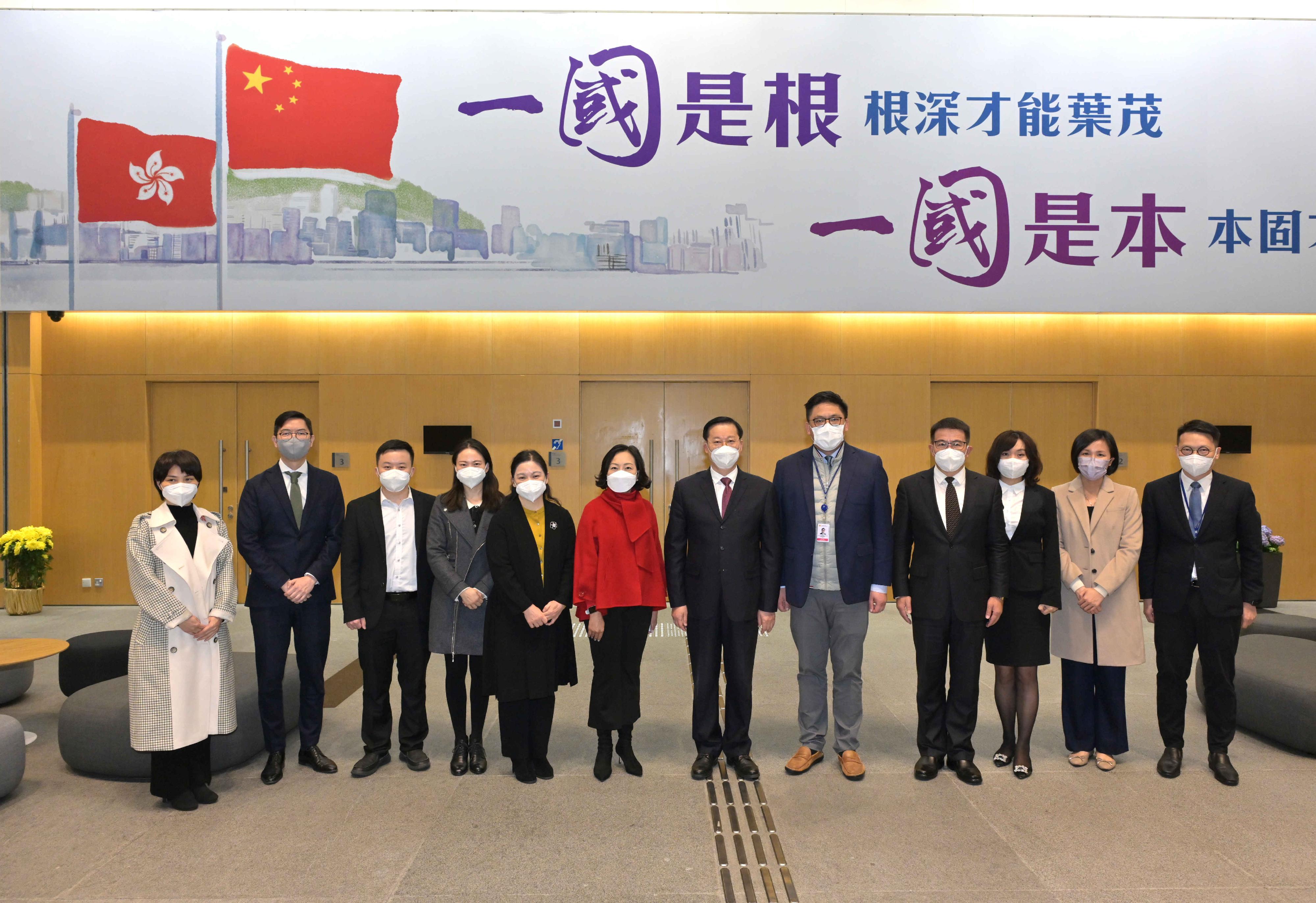 The Secretary for Home and Youth Affairs, Miss Alice Mak (sixth left), together with the Under Secretary for Home and Youth Affairs, Mr Clarence Leung (fifth right), are pictured with a Foshan delegation led by Member of the Standing Committee of the Foshan Municipal Committee of the Communist Party of China and the Head of the United Front Work Department of the Foshan Municipal Committee of the Communist Party of China Mr Ding Xifeng (sixth right), before a meeting today (January 17).