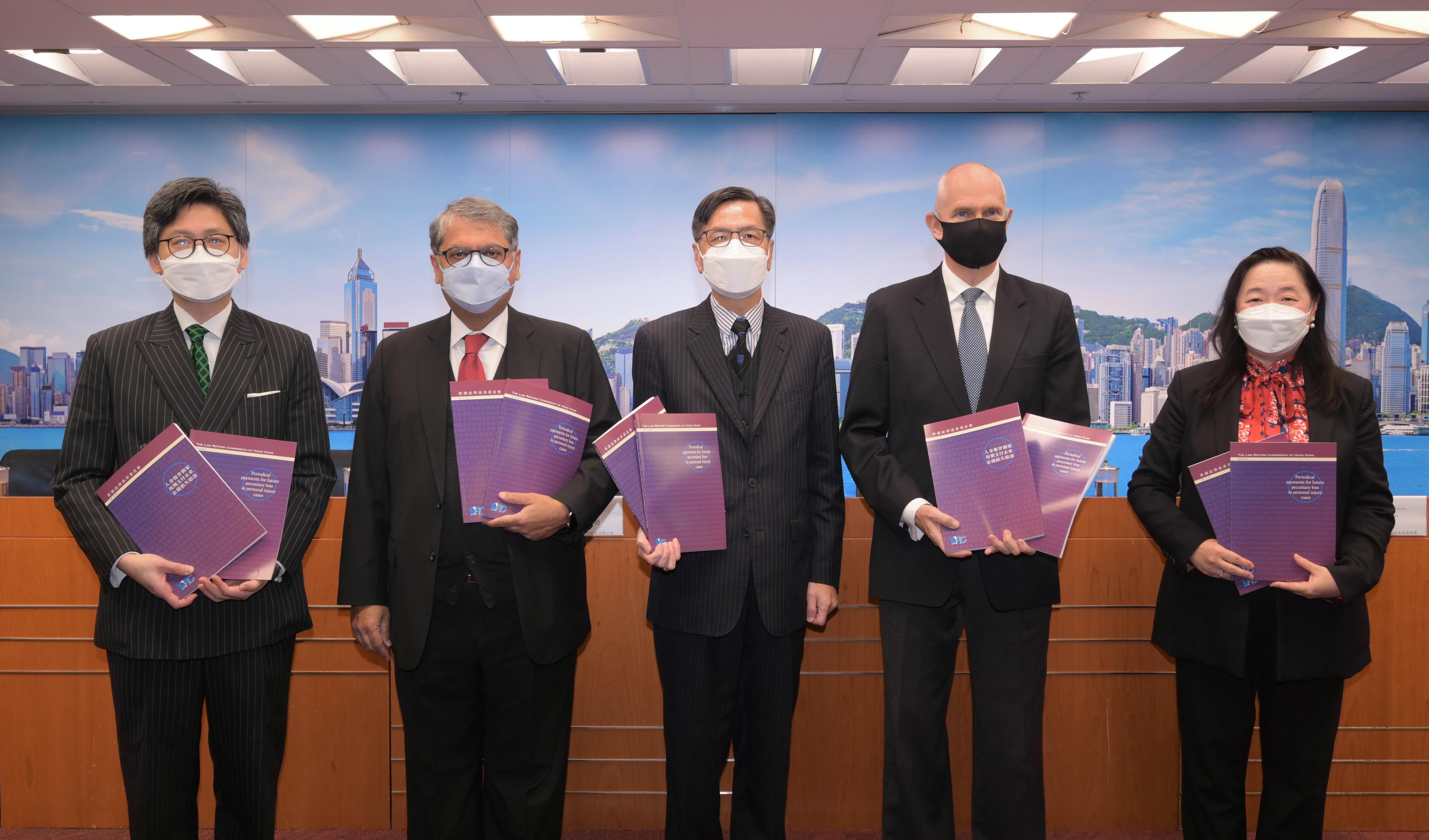 The Chairman of the Periodical Payments for Future Pecuniary Loss in Personal Injury Cases Sub-committee of the Law Reform Commission of Hong Kong (LRC), Mr Raymond Leung, SC (centre); members of the Sub-committee Mr Mohan Bharwaney, SC (second left) and Mr Mark Reeves (second right); the Secretary of the LRC, Mr Wesley Wong, SC (first left); and the Secretary to the Sub-committee, Ms Kitty Fung (first right), attend a press conference today (January 19) to release the report on Periodical Payments for Future Pecuniary Loss in Personal Injury Cases.