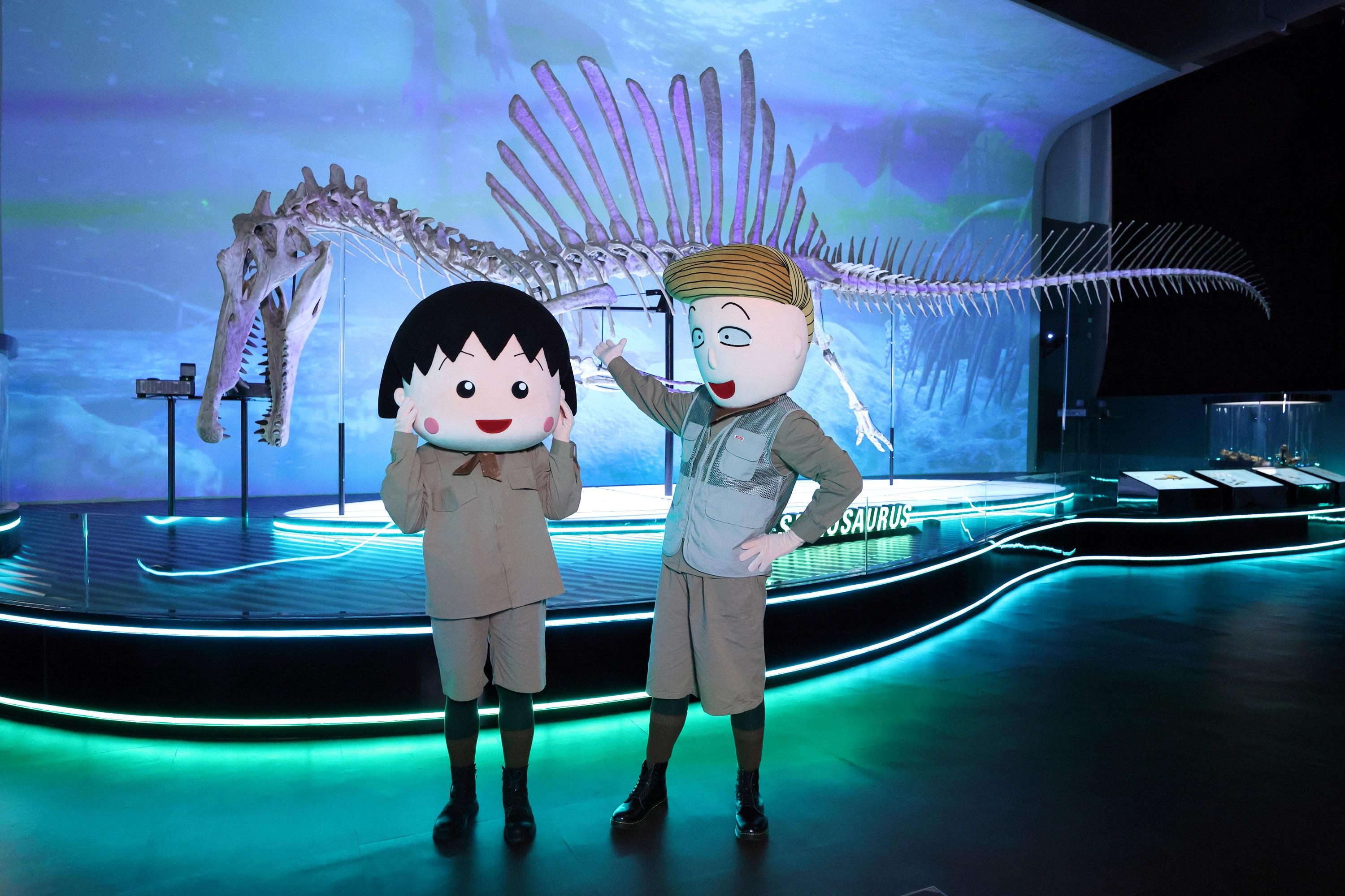 "The Hong Kong Jockey Club Series: The Big Eight - Dinosaur Revelation" exhibition being held at the Hong Kong Science Museum will end on February 22 (Wednesday). Members of the public should grasp the final opportunity to visit this not-to-be-missed exhibition. Picture shows Chibi Maruko Chan and Hanawa Kun, the Expedition Leaders for the Safari Tour.
