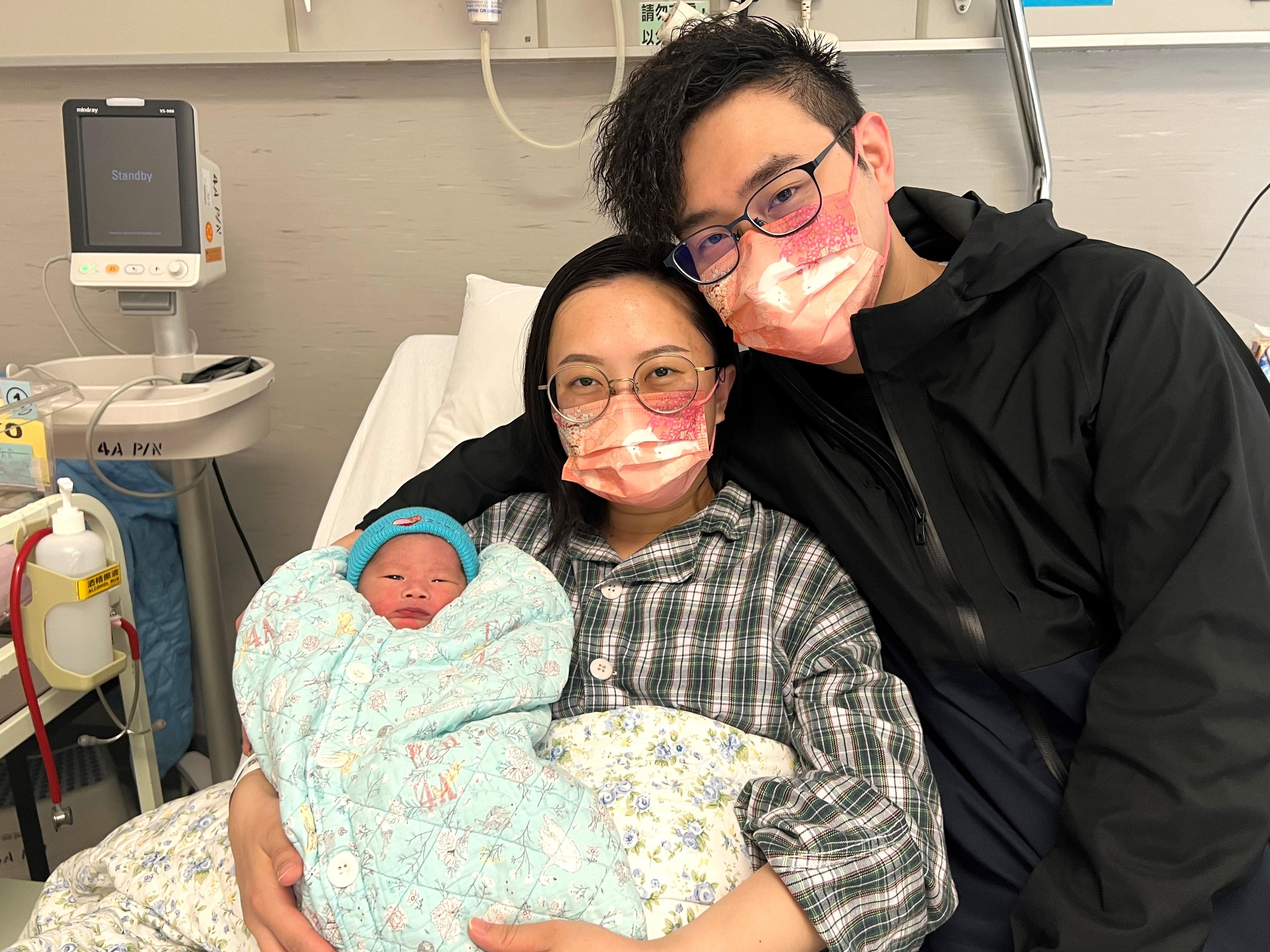 The Lee's baby boy was born at United Christian Hospital at 0.03am today (January 22). Mr and Mrs Lee wish their son grow up happy and healthy.