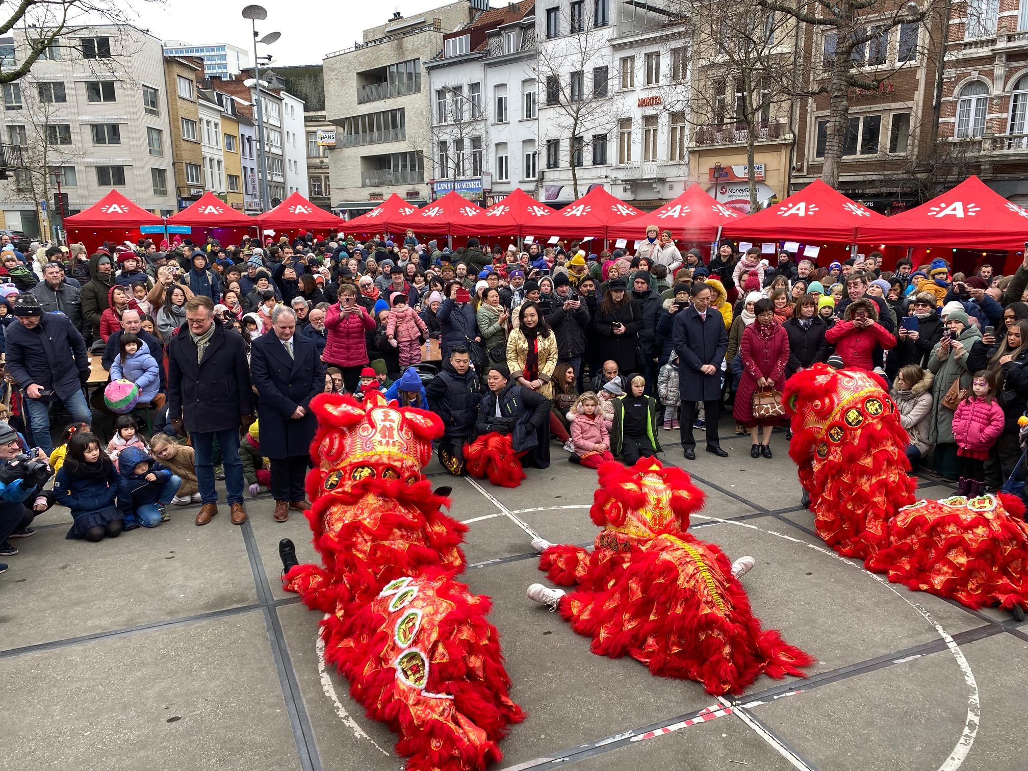The Hong Kong Economic and Trade Office, Brussels is supporting the seventh edition of the "Legends of Lion Dance" held in the port city of Belgium, Antwerp, from January 13 to 29 (Antwerp time), showcasing Hong Kong's cultural heritage, crafts and Chinese New Year traditions. Photo shows the Lion Dance Parade delighting the crowds at the China Town of Antwerp on January 22 (Antwerp time) to celebrate the start of the Year of the Rabbit.