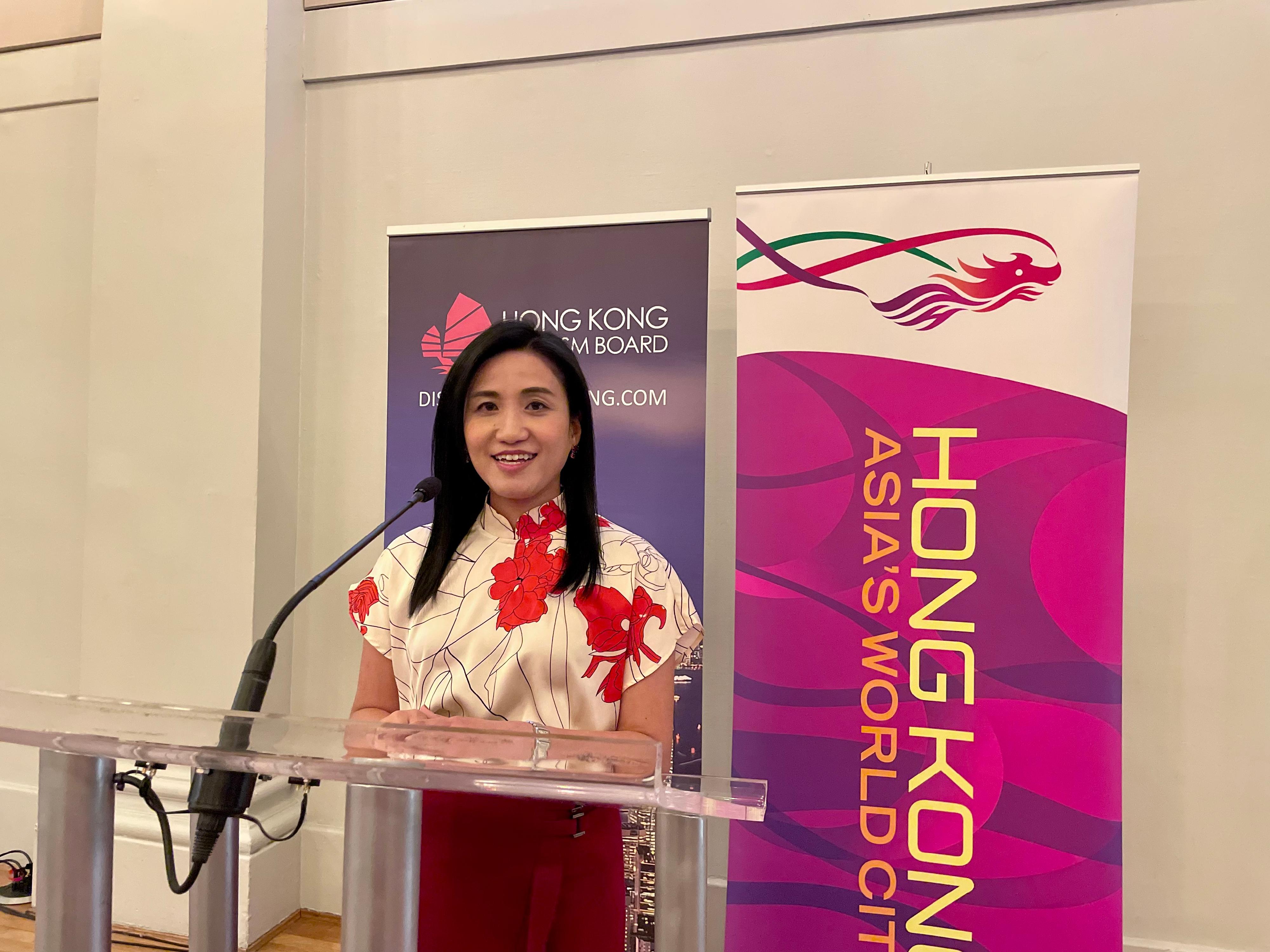The Hong Kong Economic and Trade Office, Toronto (Toronto ETO) and the Hong Kong Tourism Board (Canada) held a joint Lunar New Year reception in Vancouver today (January 24, Vancouver time). Photo shows the Director of Toronto ETO, Ms Emily Mo, delivering her welcoming remarks.