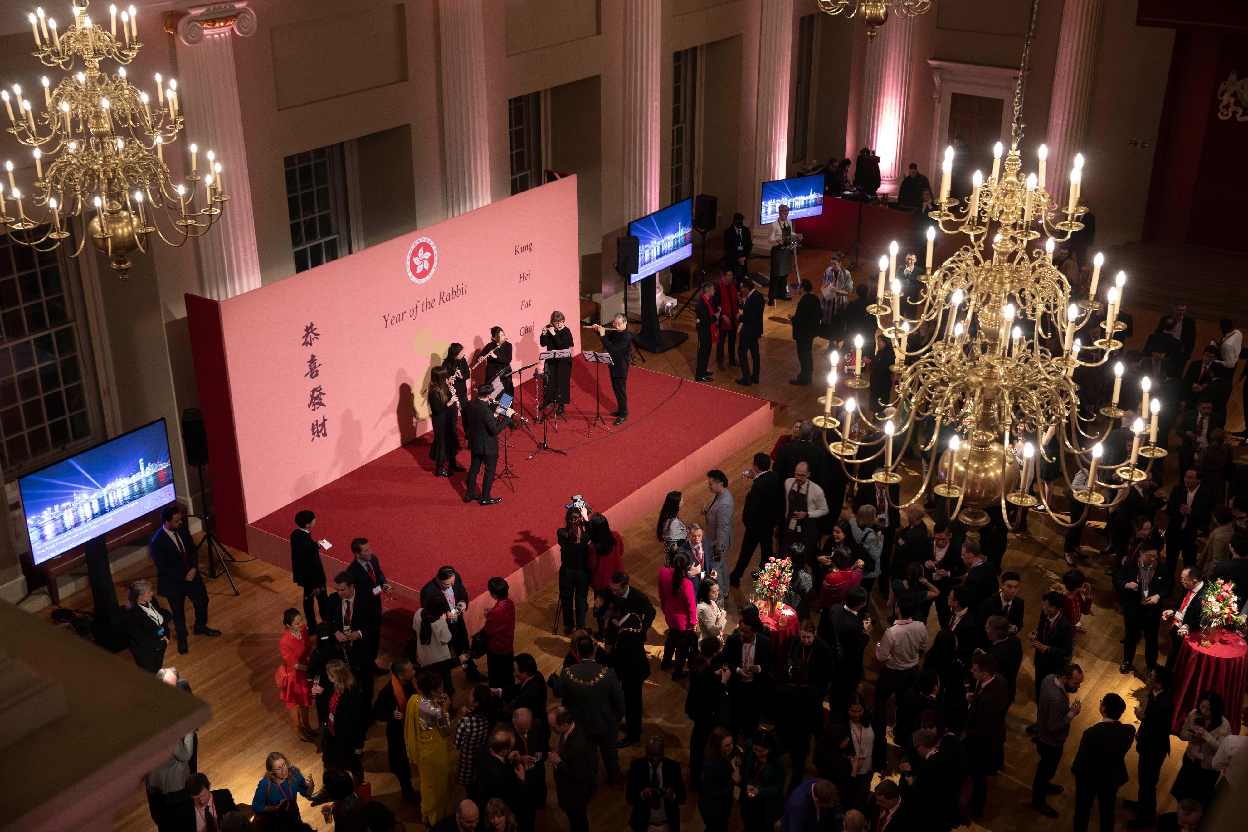 The Hong Kong Economic and Trade Office, London greeted the Year of the Rabbit in the United Kingdom by hosting a celebratory reception at Banqueting House, Whitehall, in London on January 26 (London time).  The reception was attended by around 400 guests.