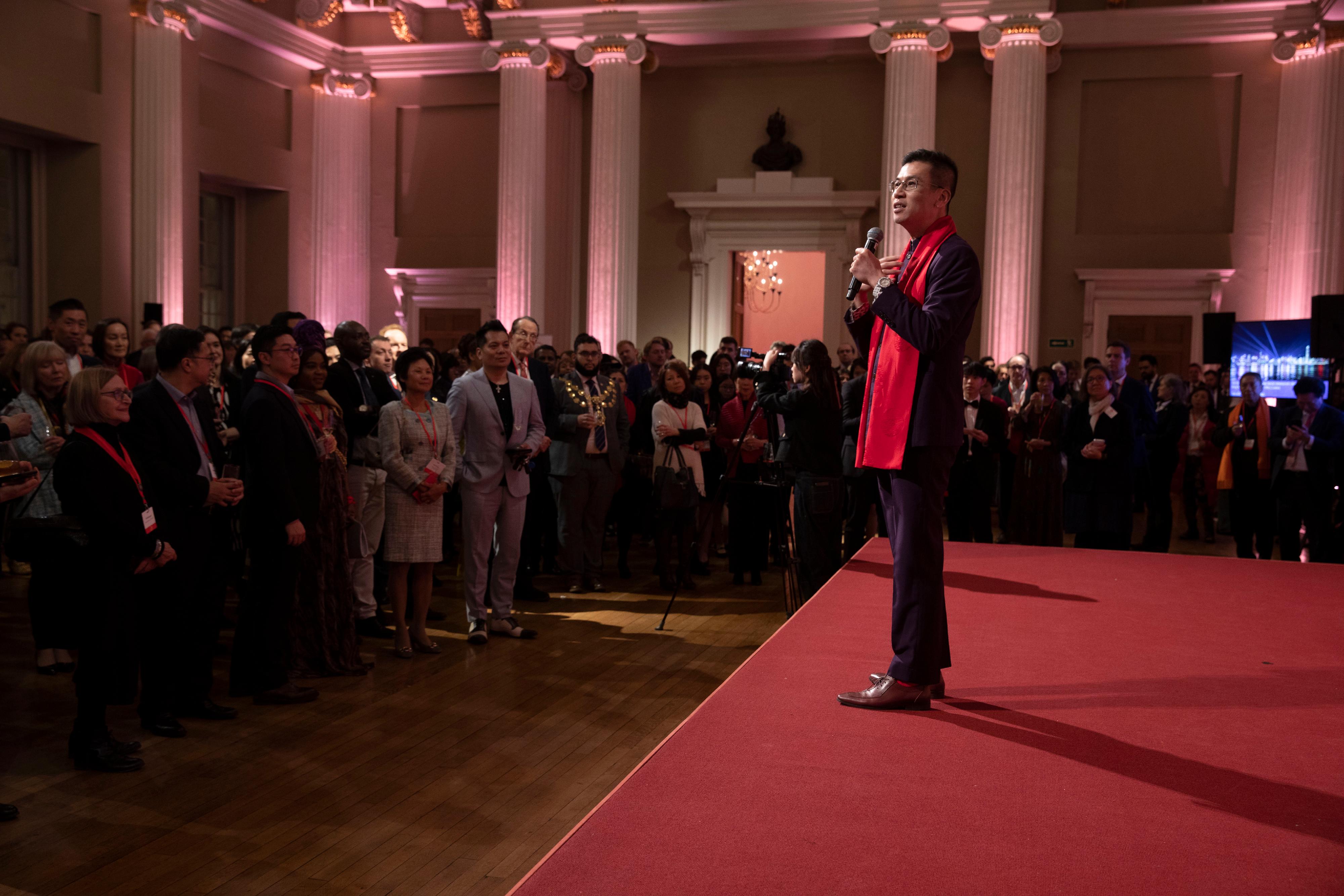 The Hong Kong Economic and Trade Office, London (London ETO) greeted the Year of the Rabbit in the United Kingdom by hosting a celebratory reception at Banqueting House, Whitehall, in London on January 26 (London time). Photo shows the Director-General of the London ETO, Mr Gilford Law, delivering a speech at the reception.