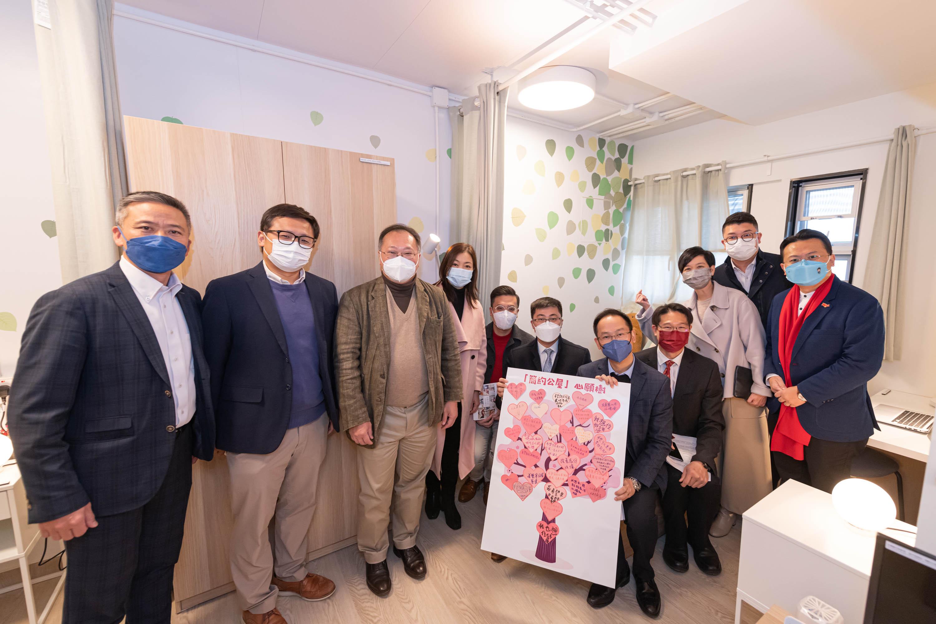 The Legislative Council (LegCo) Public Works Subcommittee visited a Light Public Housing mock-up unit today (January 30). Photo shows LegCo Members and the Secretary for Housing, Ms Winnie Ho (third right), in a group photo.
