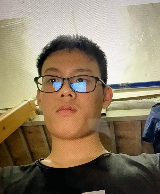 Chan Tsz-ho, aged 22, is about 1.72 metres tall, 60 kilograms in weight and of thin build. He has a long face with yellow complexion and short black hair. He was last seen wearing a black jacket, black trousers, white sneakers, black glasses and carrying a black backpack.

