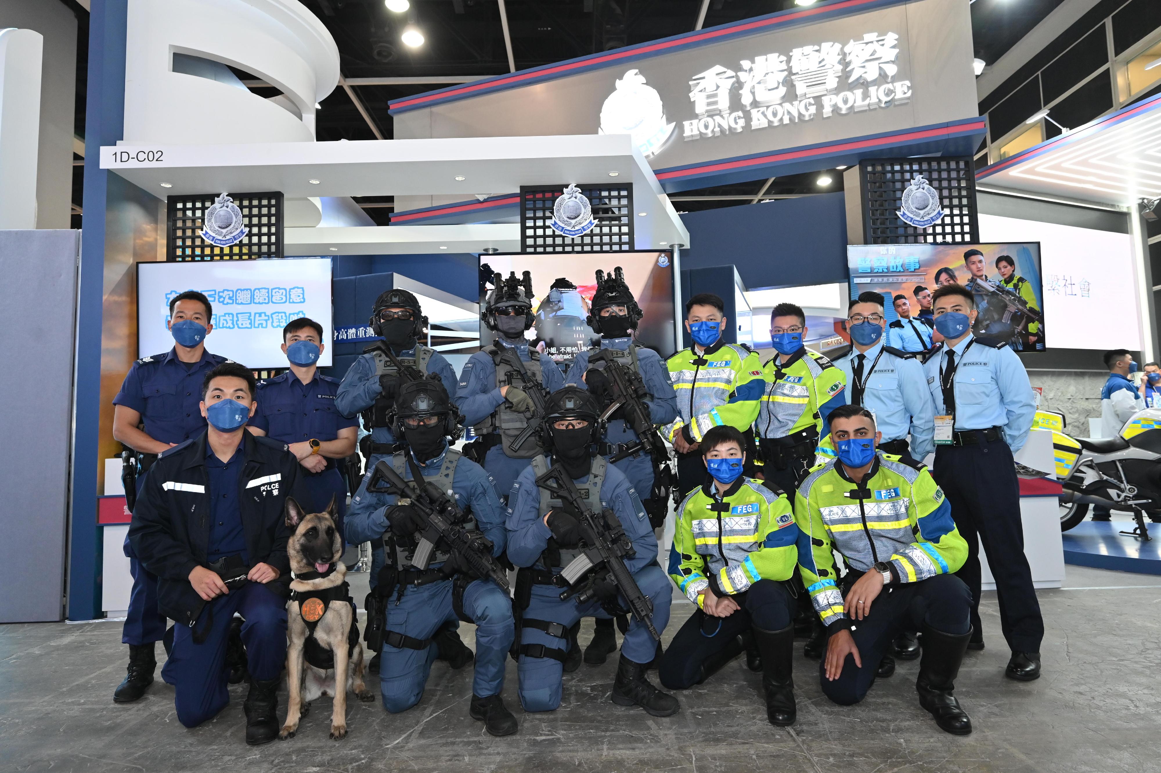 The Police Force introduces its work and provides recruitment information to visitors at the four-day Education and Careers Expo 2023 starting today (February 2). Photo shows Police Dog Unit, Counter Terrorism Response Unit and Force Escort Group attending the morning demonstration session.