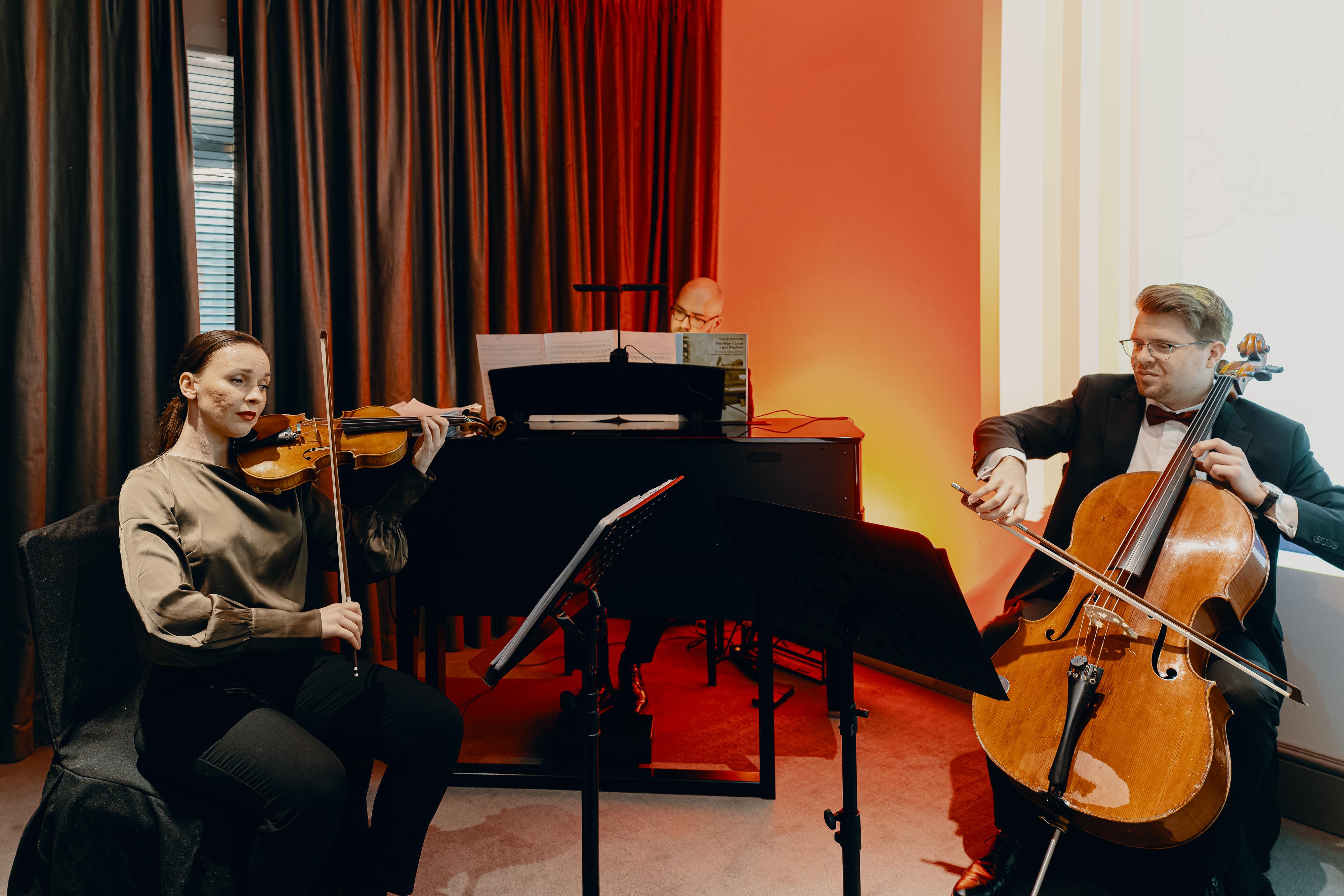 The Hong Kong Economic and Trade Office, London co-hosted receptions in Oslo, Norway, and Helsinki, Finland, with local business associations on January 30 and February 1 respectively for celebrating the Year of the Rabbit. Photo shows the music performance at the Helsinki reception.