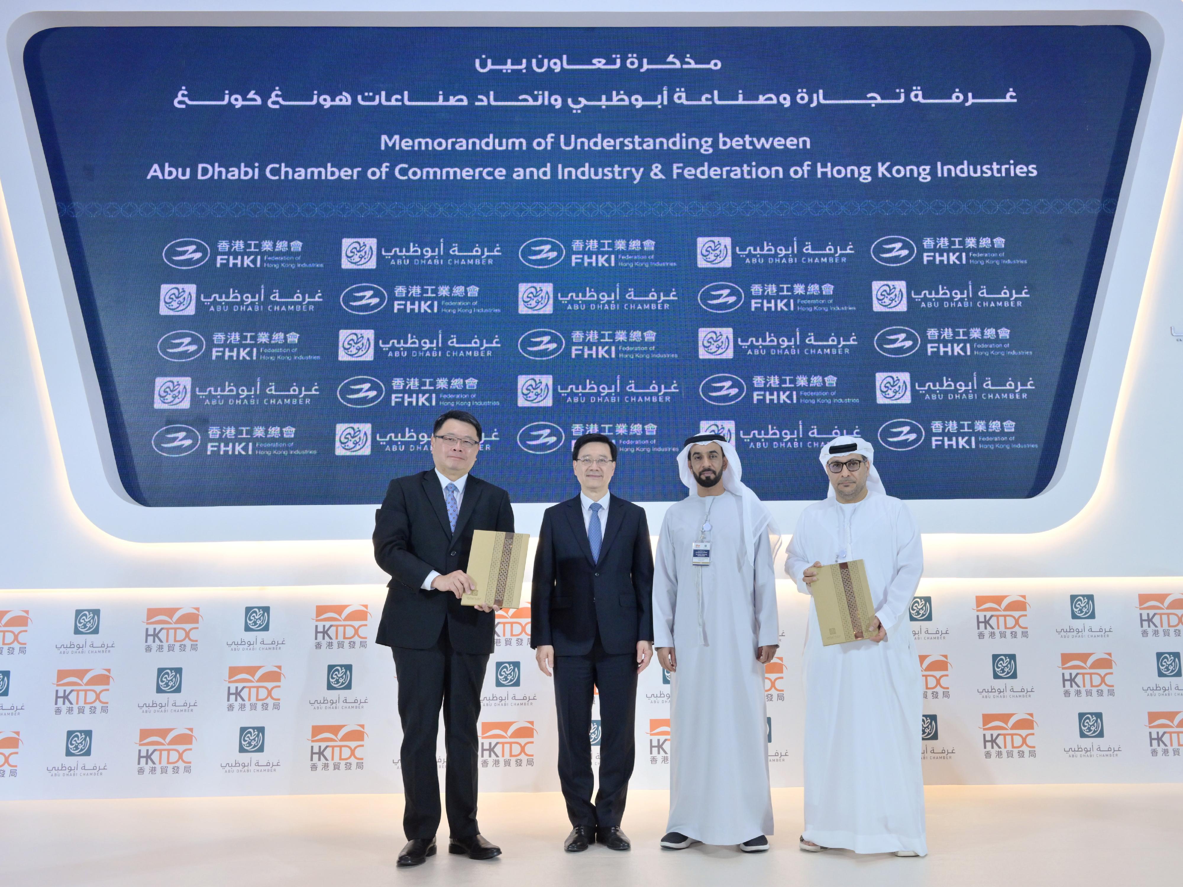 The Chief Executive, Mr John Lee, today (February 7, Abu Dhabi time) attended the Abu Dhabi-Hong Kong Business Forum and networking luncheon hosted by the Abu Dhabi Chamber of Commerce and Industry in Abu Dhabi, the United Arab Emirates. Photo shows Mr Lee (second left) and the First Vice Chairman of the Abu Dhabi Chamber of Commerce and Industry, Dr Ali Saeed Bin Harmal Aldhaheri (second right), witnessing the exchange of Memorandum of Understanding between the Federation of Hong Kong Industries and the Abu Dhabi Chamber of Commerce and Industry.
