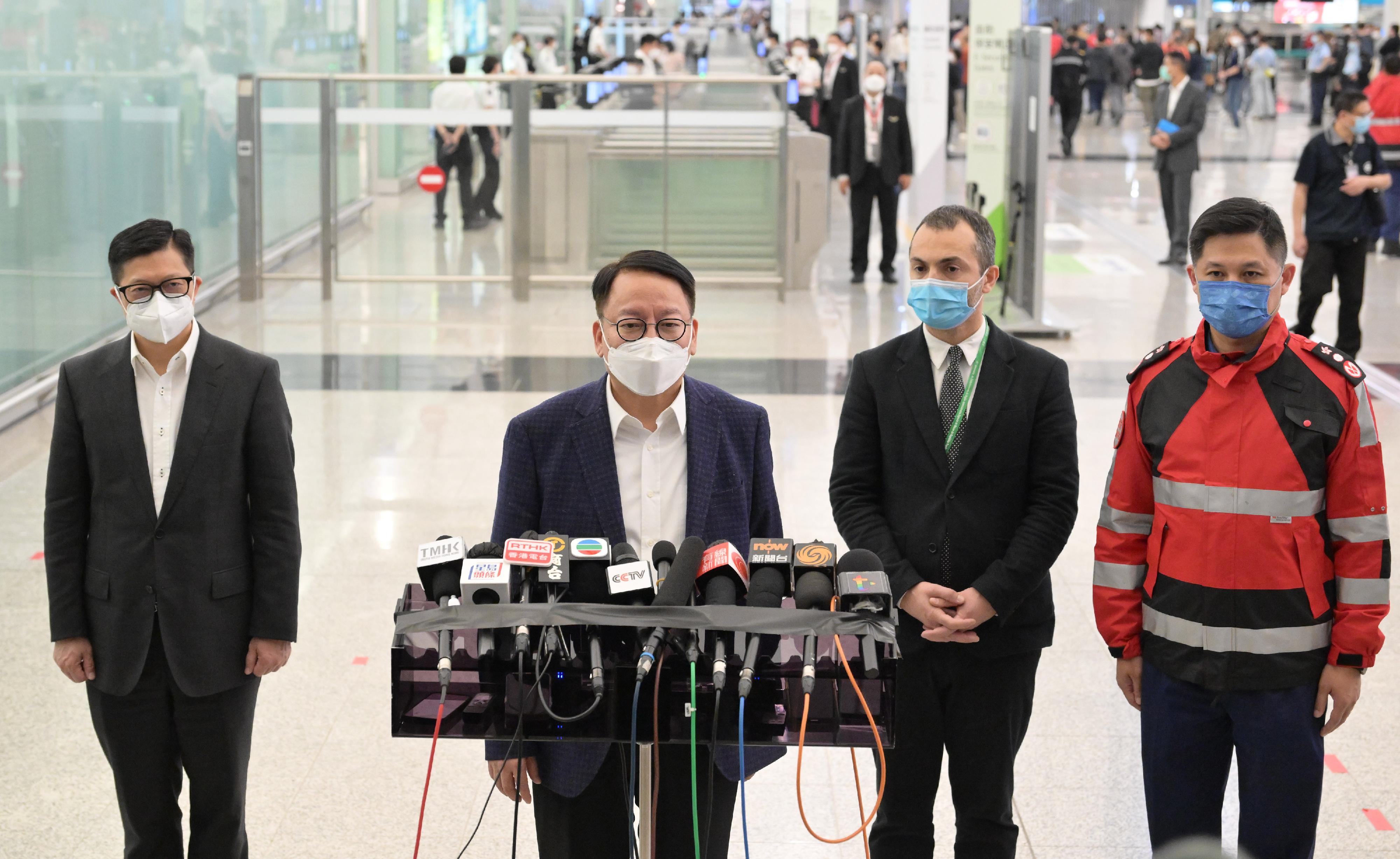 The Hong Kong Special Administrative Region Government sent a 59-strong search and rescue team to the quake-stricken areas in Türkiye tonight (February 8) to assist in the search and rescue work. Photo shows the Acting Chief Executive, Mr Chan Kwok-ki (second left) meeting the media.