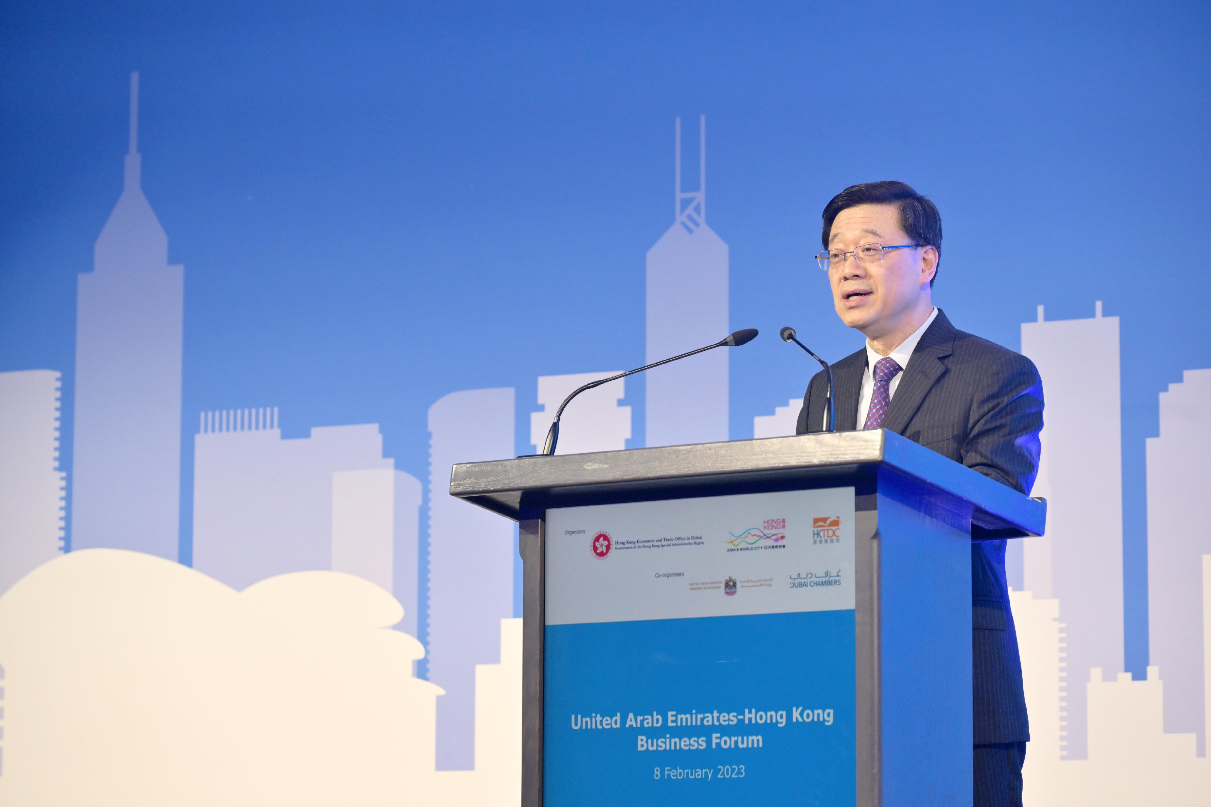 The Chief Executive, Mr John Lee, attended the UAE-Hong Kong Business Forum and Chinese New Year Gala Dinner in Dubai, the United Arab Emirates (UAE), today (February 8, Dubai time). Photo shows Mr Lee speaking at the forum.
