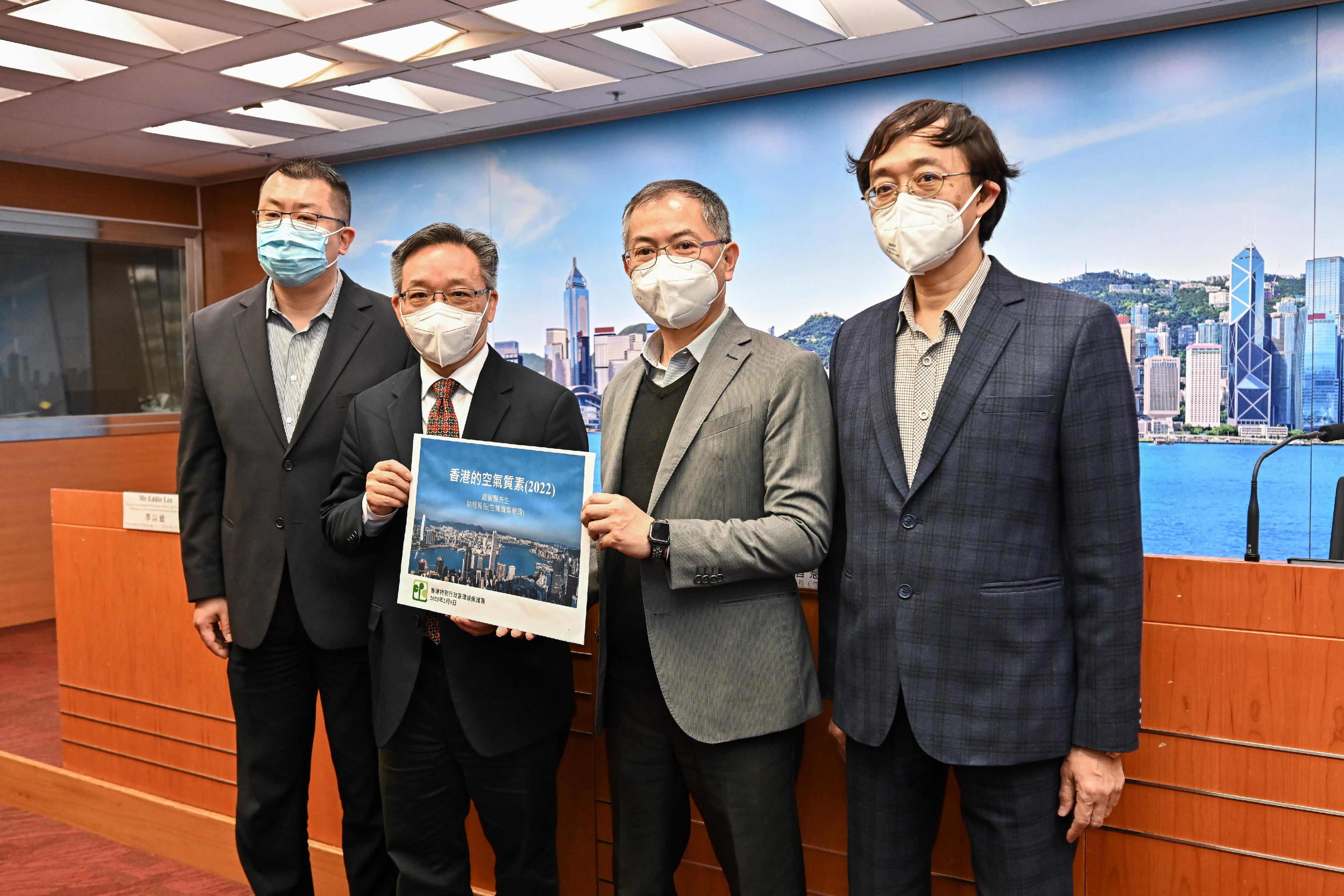 The Environmental Protection Department (EPD) announced today (February 9) an overview of Hong Kong's air quality in 2022. The overall air quality in Hong Kong has shown a discernible improvement. The Principal Assistant Secretary for Environment and Ecology (Air Policy), Dr Kenneth Leung (second left); the Assistant Director of Environmental Protection (Air Quality Management), Mr Stephen Siu (second right); the Principal Environmental Protection Officer (Air Science and Modelling) of the EPD, Mr Eddie Lee (first left); and Senior Environmental Protection Officer (Air Science and Modelling) of the EPD Mr Tony Lee (first right), are pictured before the press briefing.