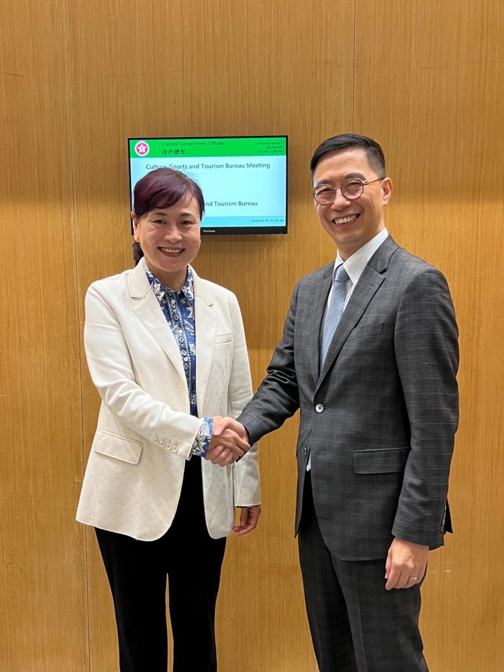 The Secretary for Culture, Sports and Tourism, Mr Kevin Yeung (right), today (February 10) met with Vice Mayor of Shenzhen Municipal People’s Government Ms Zhang Hua (left).