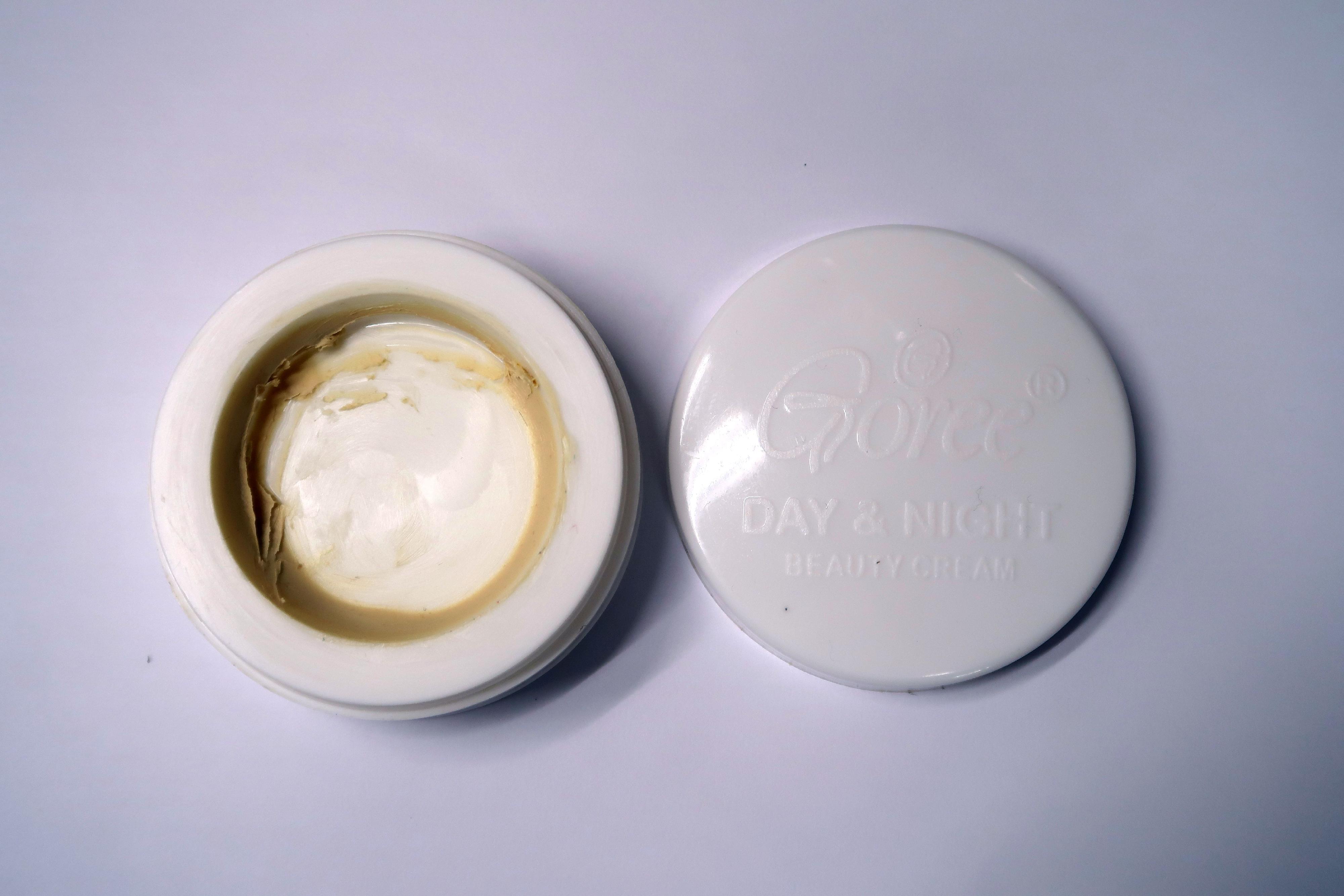 The Centre for Health Protection of the Department of Health today (February 10) appealed to members of the public again not to use a whitening cream product as it may contain excessive mercury, which is harmful to health. Photo shows the product concerned.
