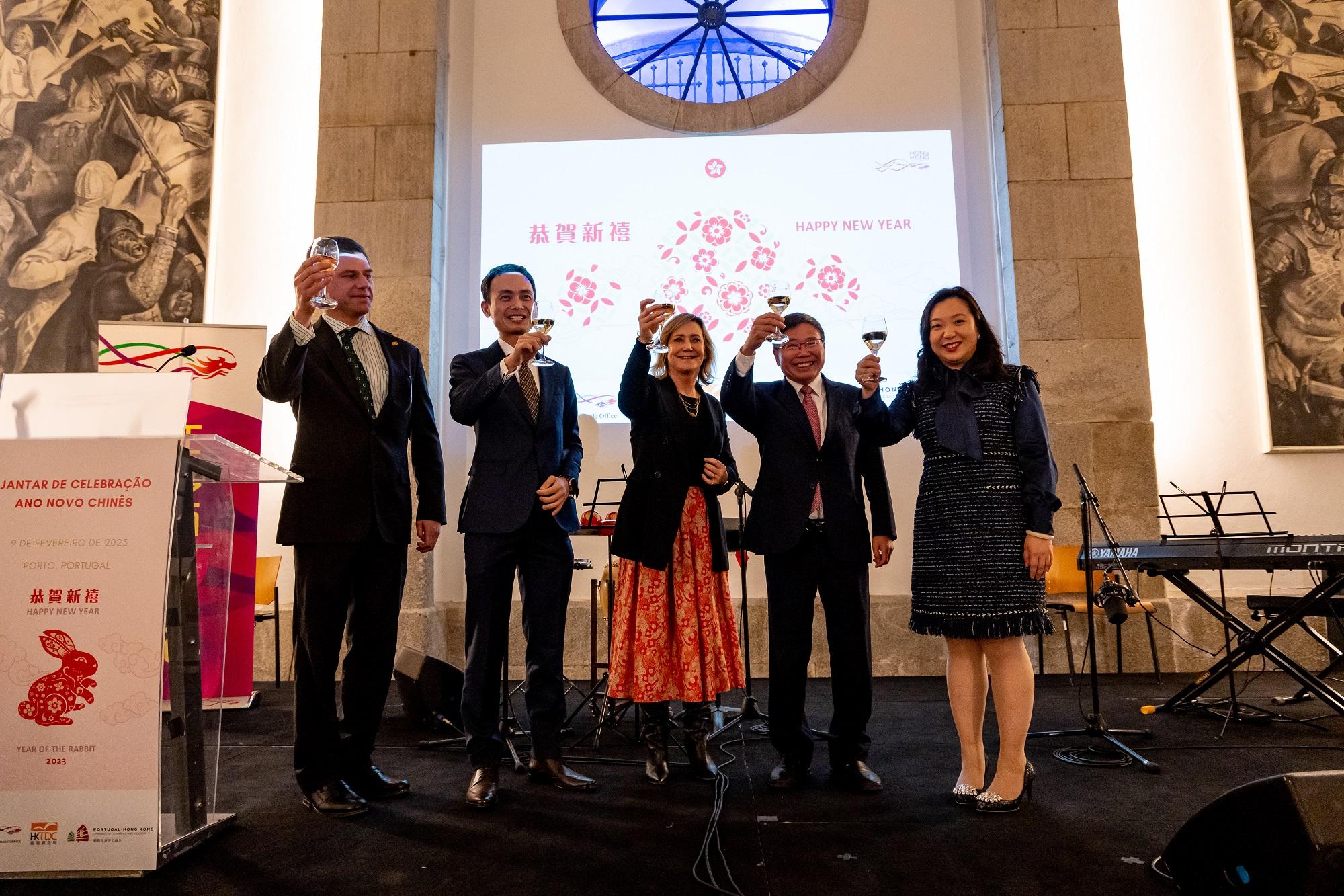 The Hong Kong Economic and Trade Office in Brussels organised a Chinese New Year reception in Porto on February 9 (Porto time). Photo shows (from left) the President of the Portugal-Hong Kong Chamber of Commerce and Industry, Mr Bernardo Mendia; the Director for France, Spain and Portugal of the Hong Kong Trade Development Council, Mr Chris Lo; Porto City Councillor for Tourism and Internationalization Ms Catarina Santos Cunha; the Ambassador of the People's Republic of China to Portugal, Mr Zhao Bentang; and the Acting Special Representative for Hong Kong Economic and Trade Affairs to the European Union, Miss Grace Li, toasting at the reception.