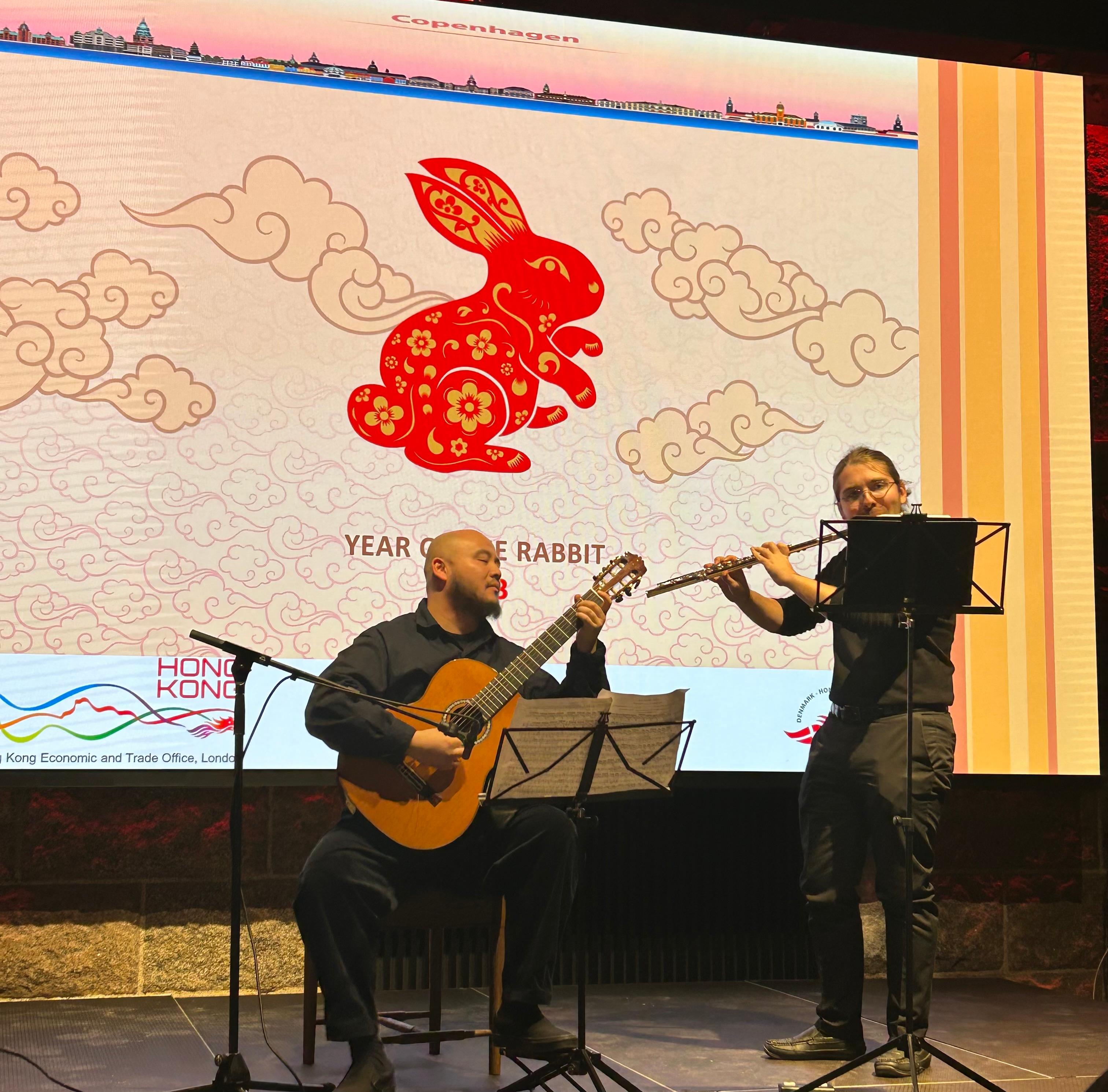The Hong Kong Economic and Trade Office, London co-hosted receptions in Copenhagen, Denmark, and Stockholm, Sweden, with local business associations on February 7 and 8 respectively for celebrating the Year of the Rabbit. Photo shows the music performance at the Copenhagen reception.