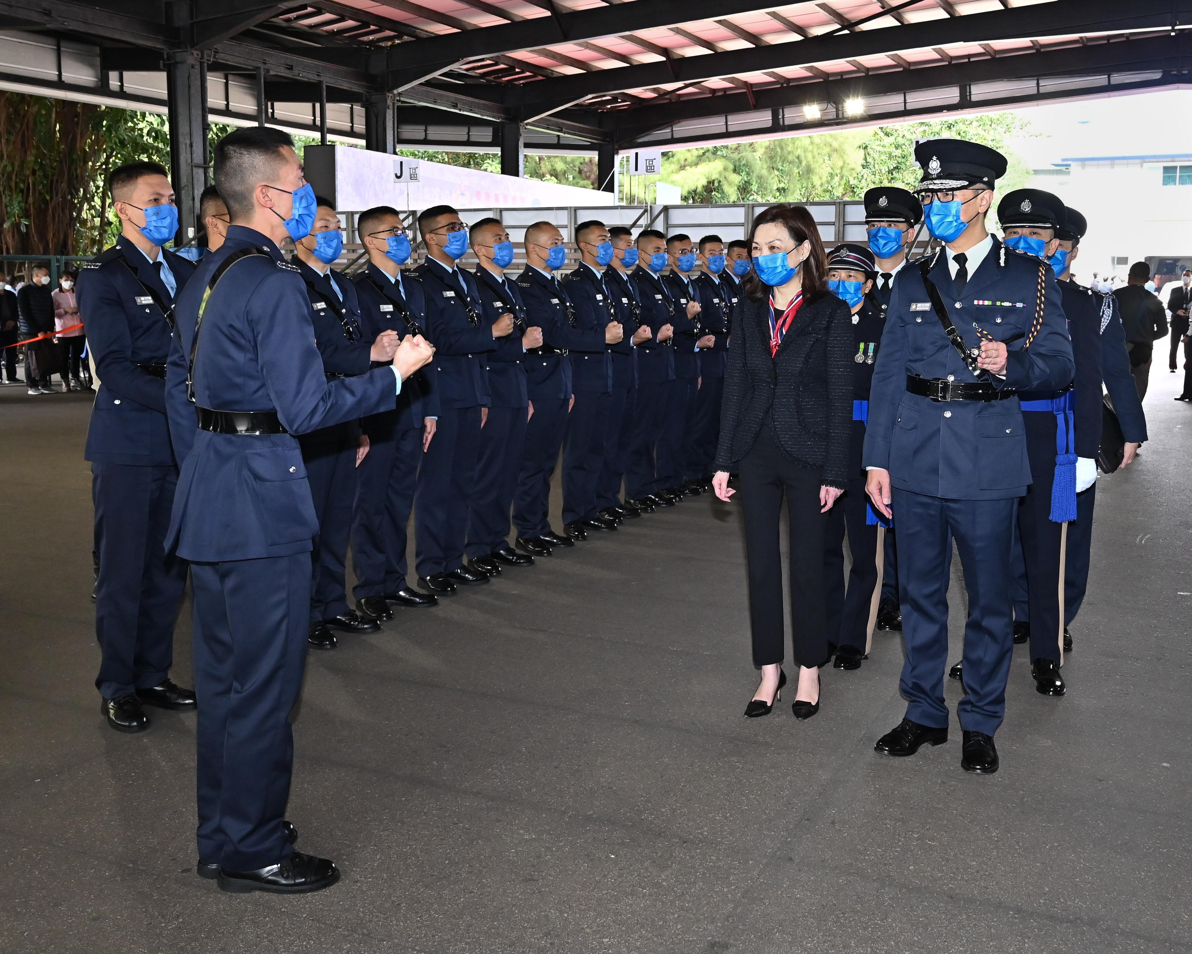 The Chairman of the Independent Police Complaints Council, Ms Priscilla Wong Pui-sze (second right), accompanied by the Commissioner of Police, Mr Siu Chak-yee (first right), meets graduates after the passing-out parade held at the Hong Kong Police College today (February 11).