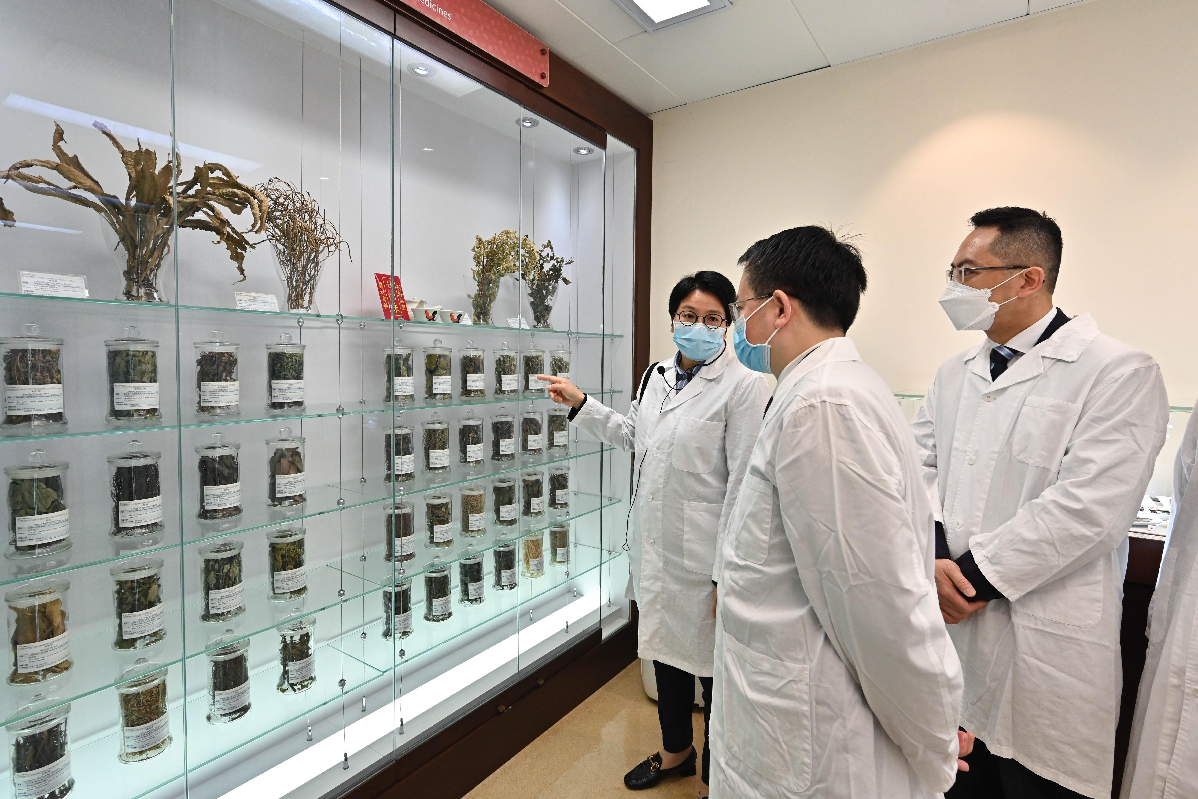 Member of the Leading Party Members Group and Deputy Commissioner of the National Medical Products Administration Mr Zhao Junning (centre), accompanied by the Director of Health, Dr Ronald Lam (right), visited the Government Chinese Medicines Testing Institute managed by the Department of Health at the Hong Kong Science Park today (February 13).
