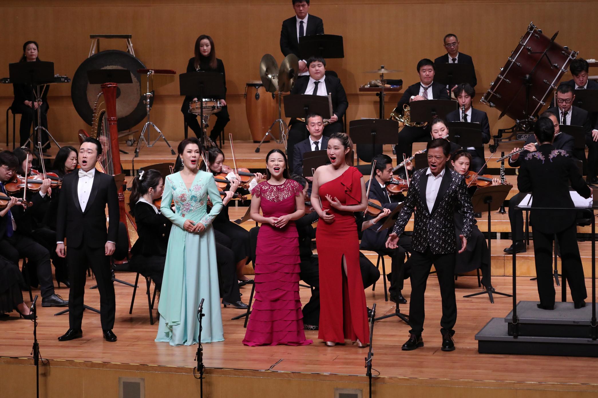 The Hong Kong Week@Wuhan, Hubei is held from today (February 15) to March 5 in Wuhan, Hubei Province in a hybrid mode. Photo shows "Gala Concert - An Evening of Classic Arias and Chinese Music Highlights by Warren Mok and Friends" by Opera Hong Kong. 