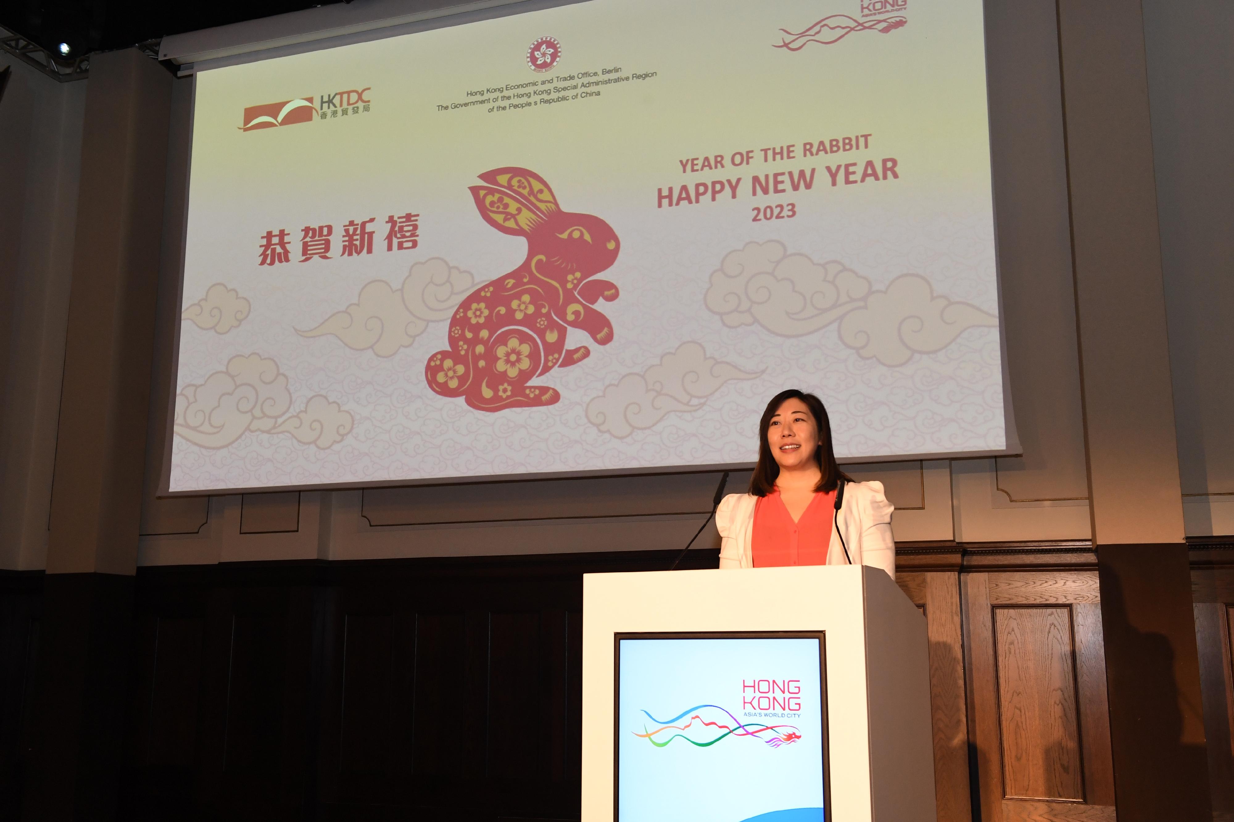 The Director of the Hong Kong Economic and Trade Office in Berlin, Ms Jenny Szeto, delivers her welcoming remarks at the Chinese New Year reception held in Berlin, Germany, on February 13 (Berlin time).
