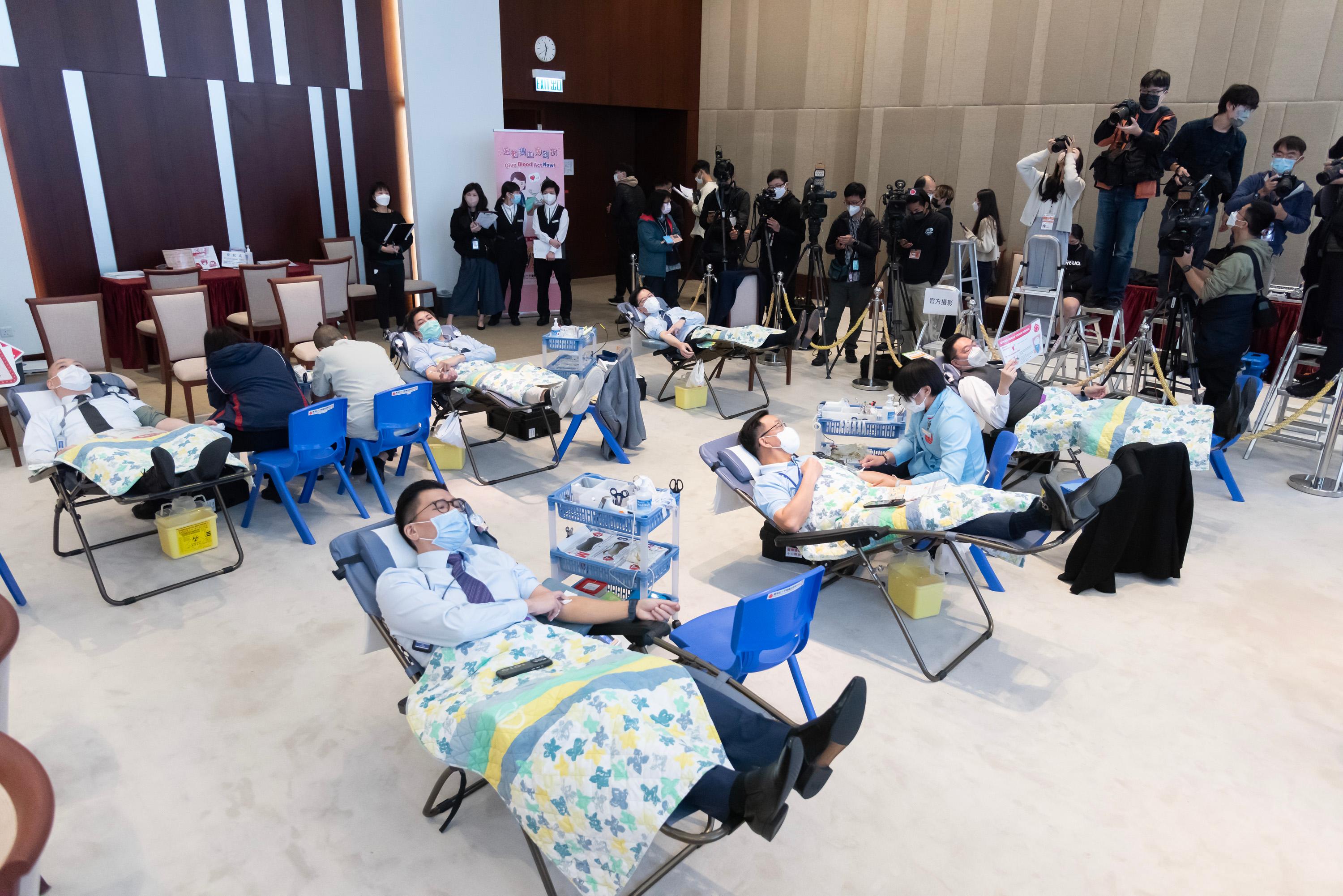 The Legislative Council (LegCo) Blood Donation Day was held at the Dining Hall in the LegCo Complex today (February 15). A total of 53 people took part in the event.