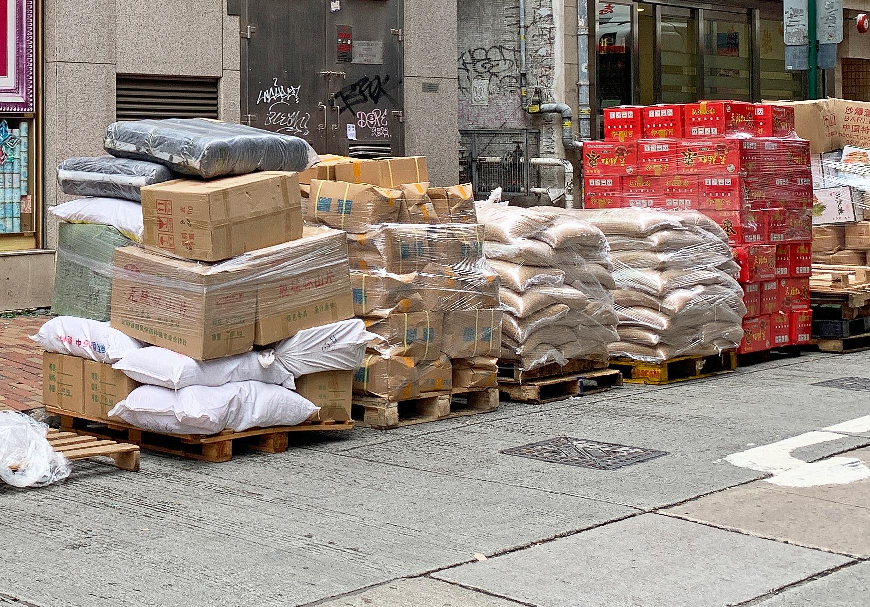 申诉专员赵慧贤今日（二月十六日）公布就政府对货物及杂物非法霸占或阻碍街道的规管的主动调查结果。