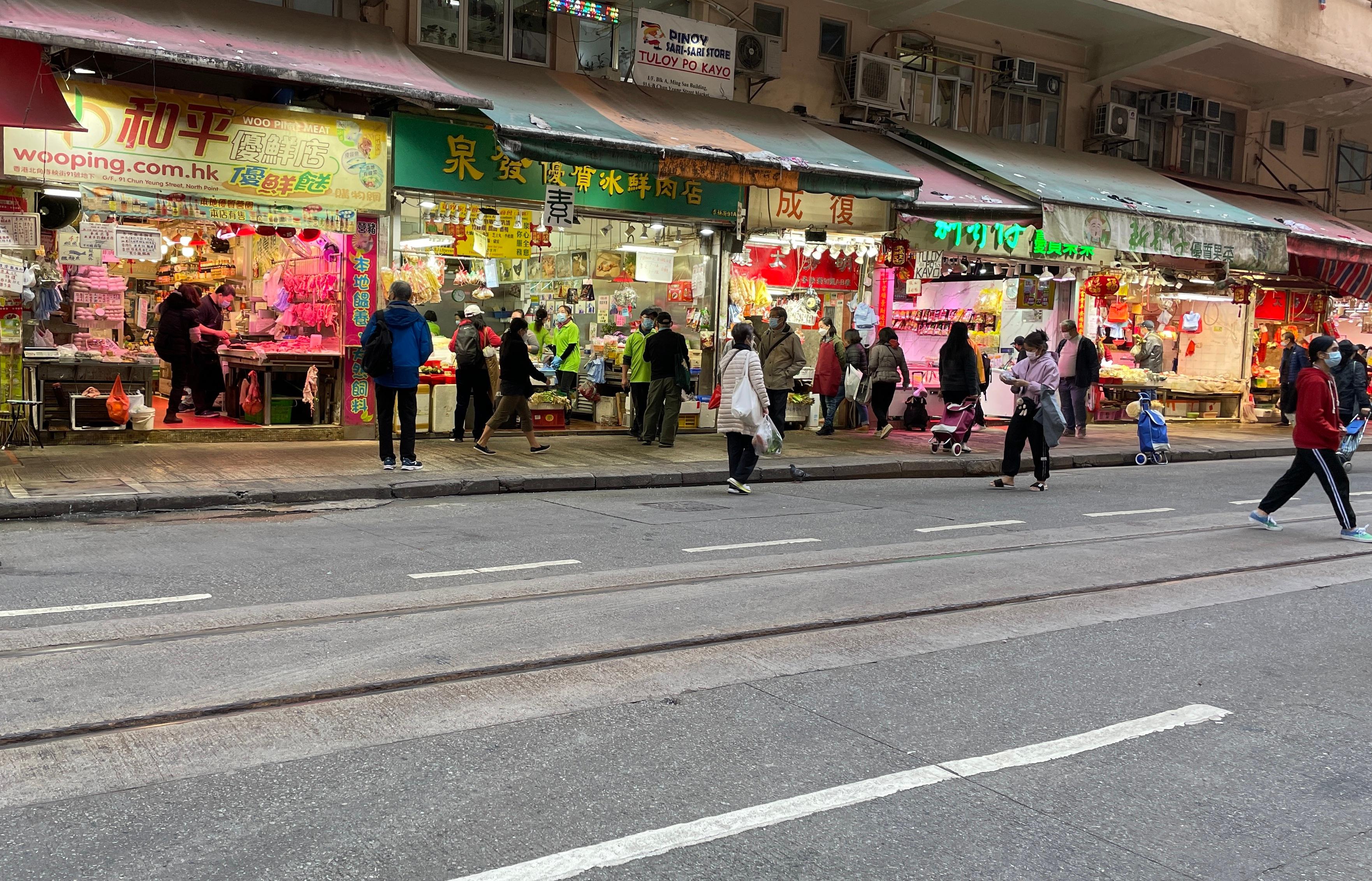 A spokesman of the Food and Environmental Hygiene Department (FEHD) said today (February 16) that the FEHD and the Police have taken over 500 joint enforcement actions in all districts since October last year and achieved satisfactory results. Photo shows the situation on Chun Yeung Street in North Point.