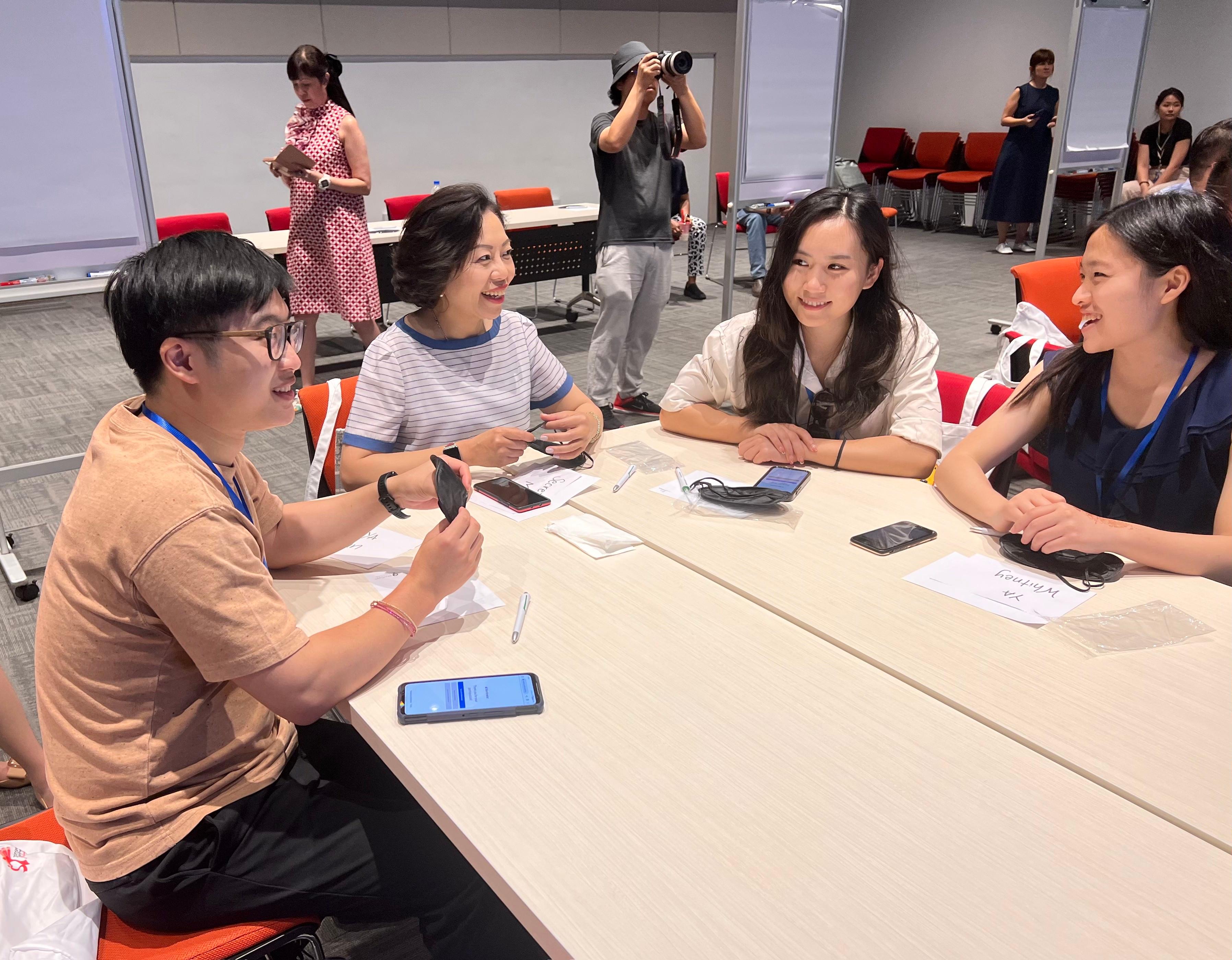The Secretary for Home and Youth Affairs, Miss Alice Mak (second left), today (February 18) visited the Enabling Village in Singapore and took part in a workshop with the YDC Youth Ambassadors.