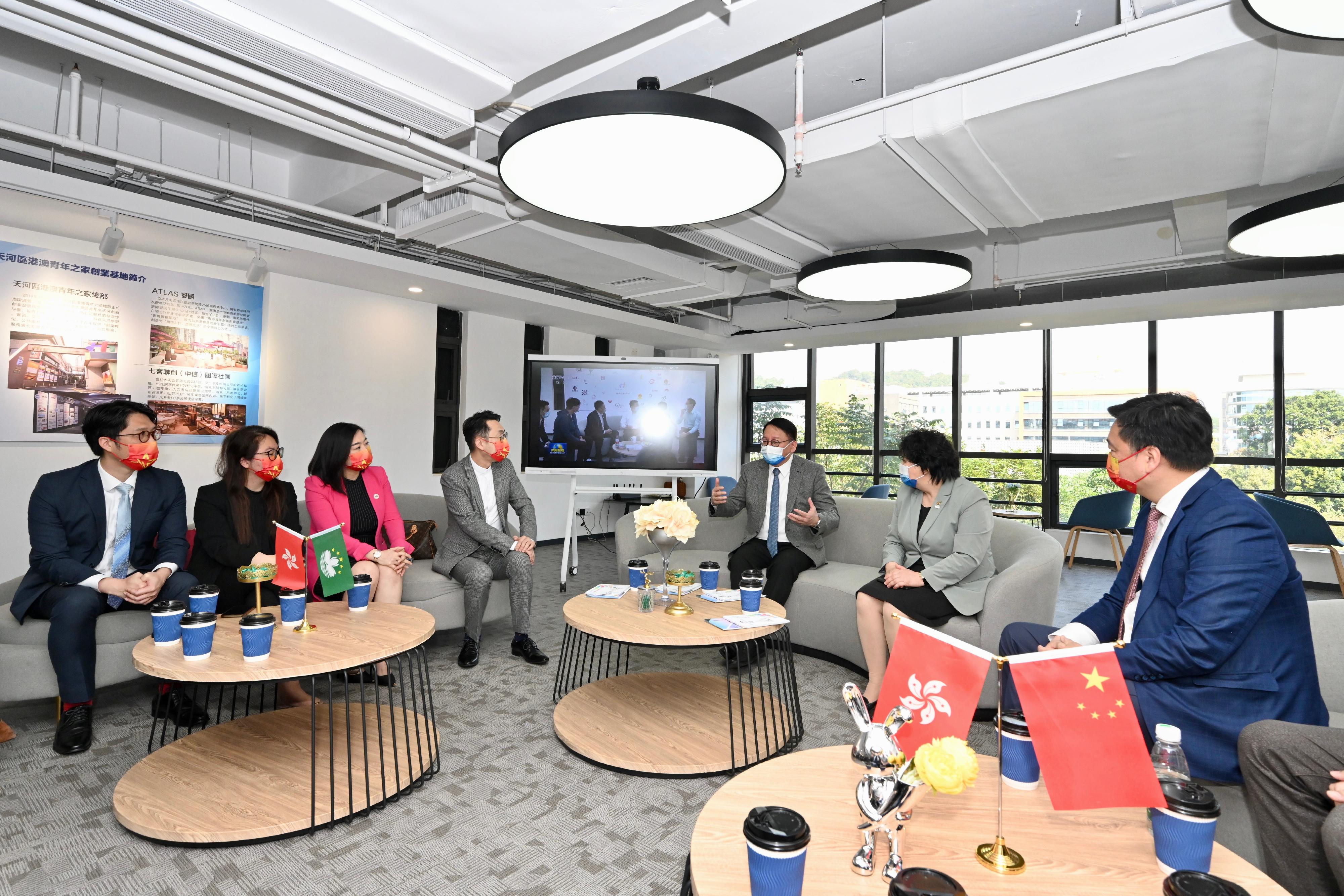 The Chief Secretary for Administration, Mr Chan Kwok-ki (third right), visited the Guangdong-Hong Kong-Macao Greater Bay Area (Guangdong) Innovation and Entrepreneurship Incubation Base in Guangzhou today (February 20). He was briefed on the one-stop services on innovation and entrepreneurship provided by the base to young people from Hong Kong and Macao, and exchanged views with representatives of a service organisation stationed in the base and some Hong Kong young entrepreneurs.