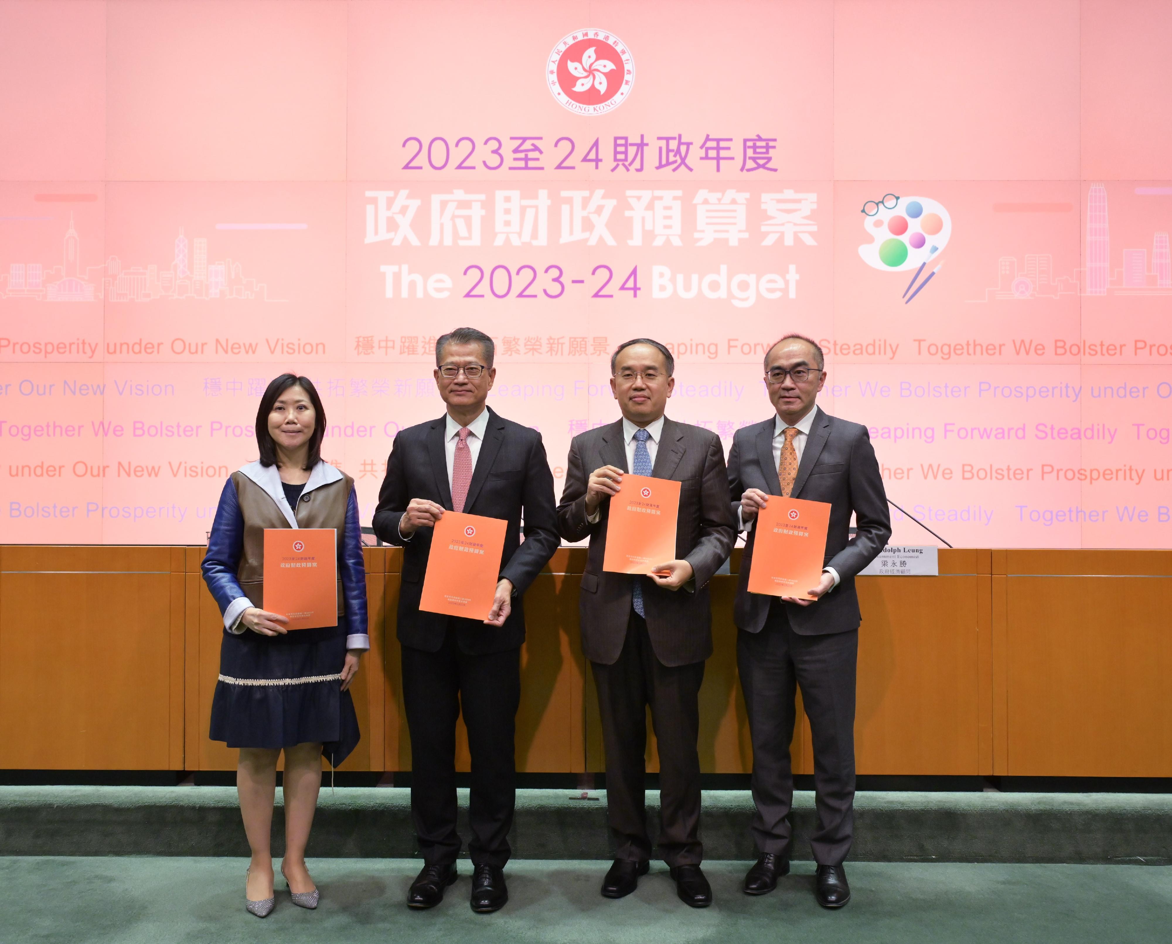 The Financial Secretary, Mr Paul Chan (second left), holds a press conference this afternoon (February 22) at the Central Government Offices in Tamar after delivering the 2023-24 Budget to the Legislative Council. Also in attendance are the Secretary for Financial Services and the Treasury, Mr Christopher Hui (second right); the Permanent Secretary for Financial Services and the Treasury (Treasury), Miss Cathy Chu (first left); and the Government Economist, Mr Adolph Leung (first right).