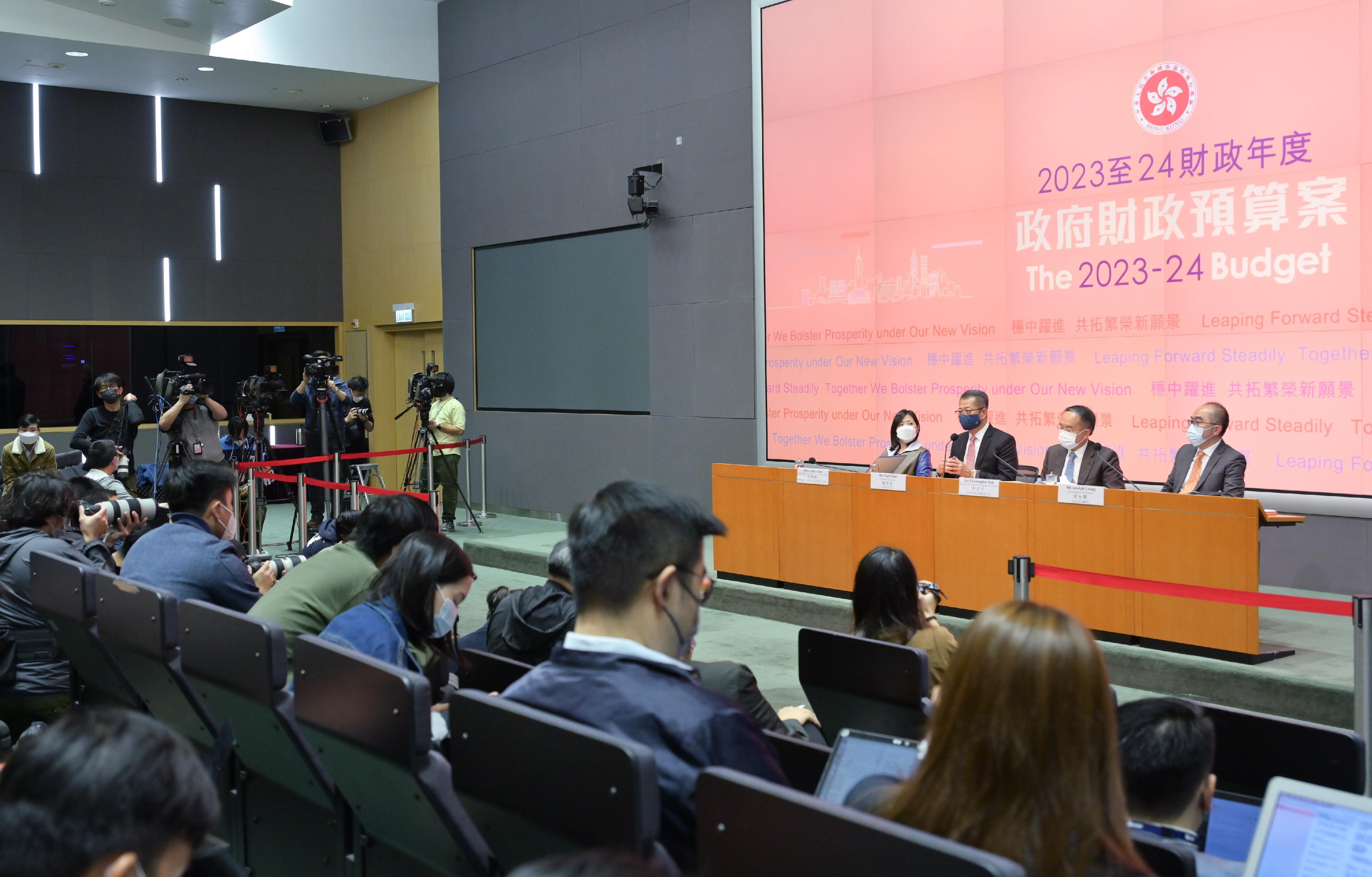 The Financial Secretary, Mr Paul Chan (second left), held a press conference on the 2023-24 Budget this afternoon (February 22) at the Central Government Offices in Tamar. Photo shows Mr Chan responding to questions at the press conference.