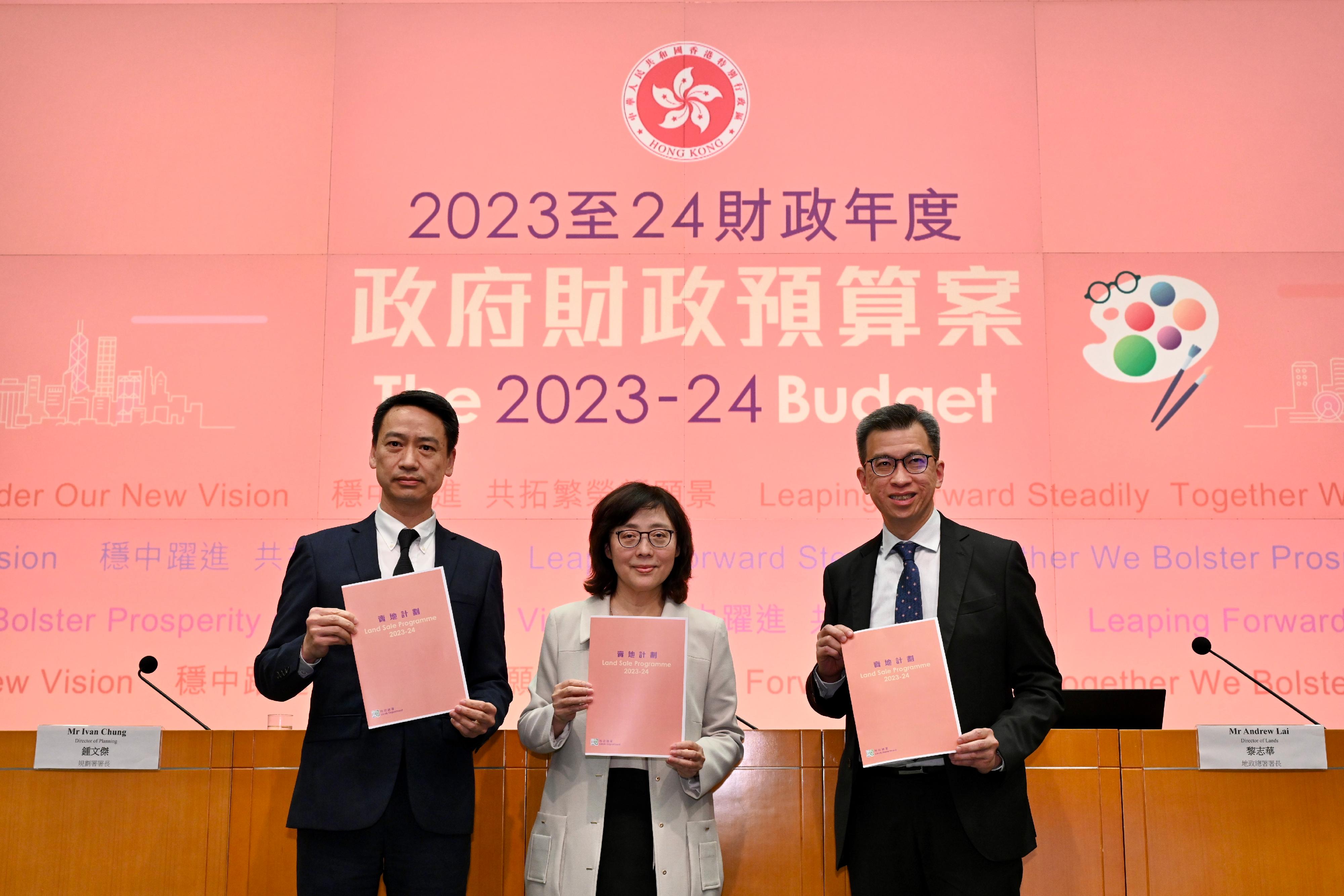 The Secretary for Development, Ms Bernadette Linn (centre), holds a press conference today (February 23) on the 2023-24 Land Sale Programme. Also in attendance are the Director of Lands, Mr Andrew Lai (right), and the Director of Planning, Mr Ivan Chung (left).