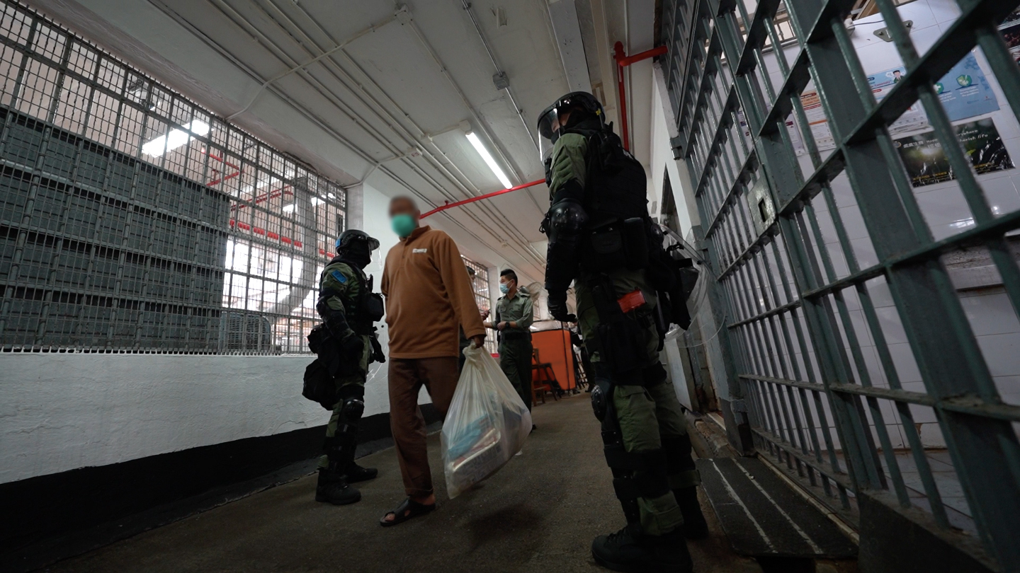 懲教署今日（二月二十三日）採取行動打擊赤柱監獄在囚人士非法活動。