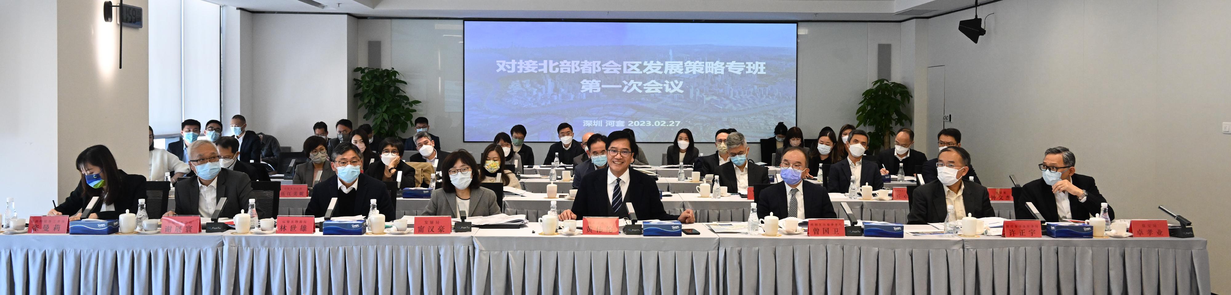 The Deputy Financial Secretary, Mr Michael Wong (first row, fourth right) and Vice Mayor of Shenzhen Municipal People's Government Mr Huang Min, leading delegations of the governments of the Hong Kong Special Administrative Region and Shenzhen respectively, held the first meeting of the Task Force for Collaboration on the Northern Metropolis Development Strategy in Shenzhen today (February 27). Also attending are the Acting Secretary for Security, Mr Michael Cheuk (first row, first right); the Secretary for Financial Services and the Treasury, Mr Christopher Hui (first row, second right); the Secretary for Constitutional and Mainland Affairs, Mr Erick Tsang Kwok-wai (first row, third right); the Secretary for Development, Ms Bernadette Linn (first row, fourth left); the Secretary for Transport and Logistics, Mr Lam Sai-hung (first row, third left); the Secretary for Environment and Ecology, Mr Tse Chin-wan (first row, second left); and the Under Secretary for Innovation, Technology and Industry, Ms Lillian Cheong (first row, first left). 
