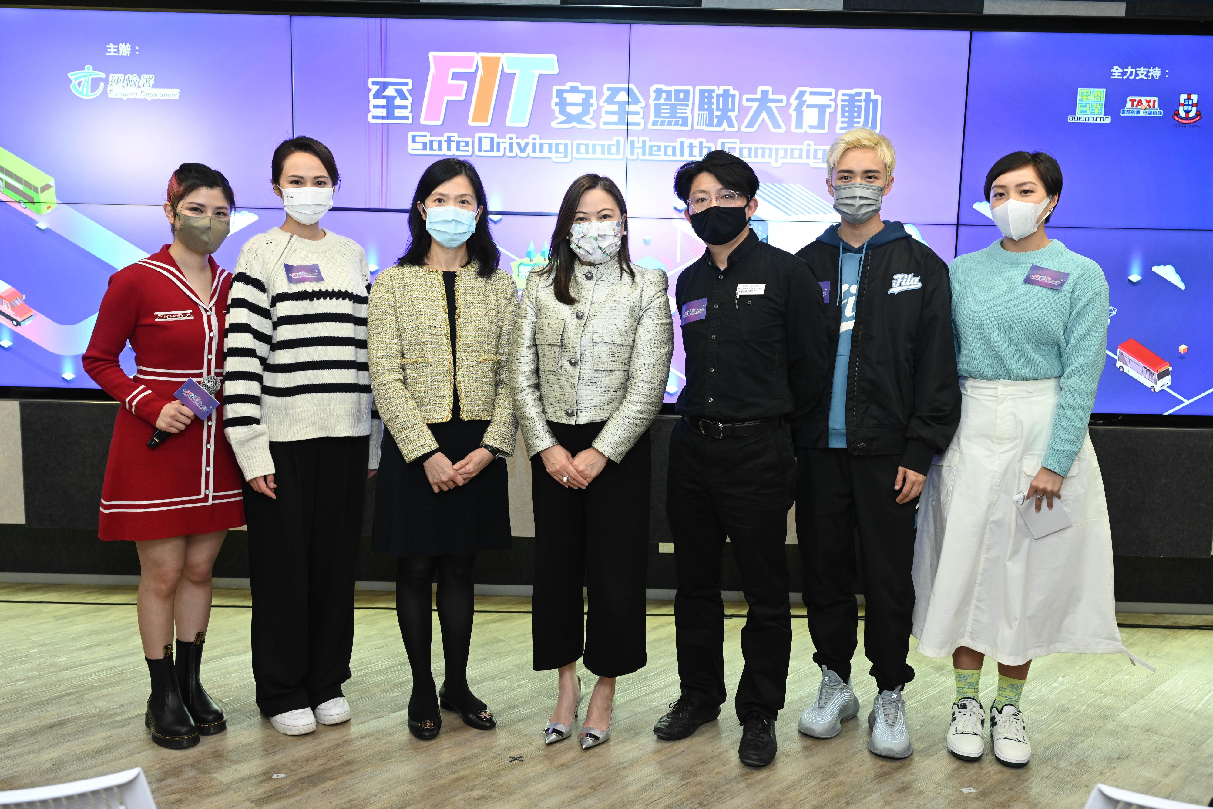 The Commissioner for Transport, Miss Rosanna Law (centre), together with Safe Driving and Health Campaign ambassadors Miss Gladys Yuen (first left) and Mr Zeno Koo (second right); Specialist in Respiratory Medicine of Tung Wah Group of Hospitals (TWGHs) Dr Veronica Chan (third left); and Centre in Charge of TWGHs Rehabilitation Centre and Physiotherapist I Mr Glen Wong (third right), encouraged commercial vehicle drivers to quit smoking and continue to pay attention to safe driving and health with a view to enhancing the road safety, at a health seminar under the Safe Driving and Health Campaign held today (February 28).