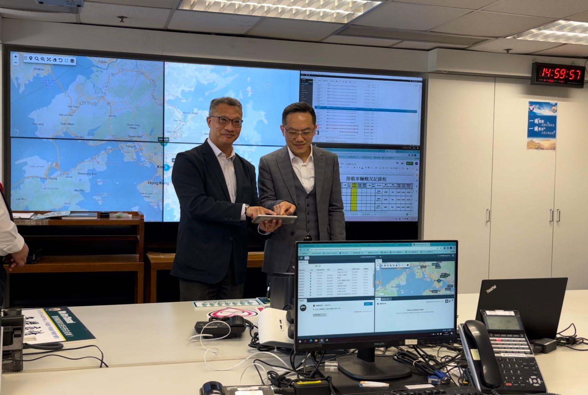 The Auxiliary Medical Service (AMS)’s Headquarters Control Room, which was activated in view of the epidemic, ceased operation today (March 1). Photo shows the Commissioner of the AMS, Dr Ronald Lam (right), and the Chief Staff Officer, Mr Wong Ying-keung (left), officiating at the lights-off ceremony in the Headquarters Control Room, signifying the completion of its COVID-19 anti-epidemic duties.