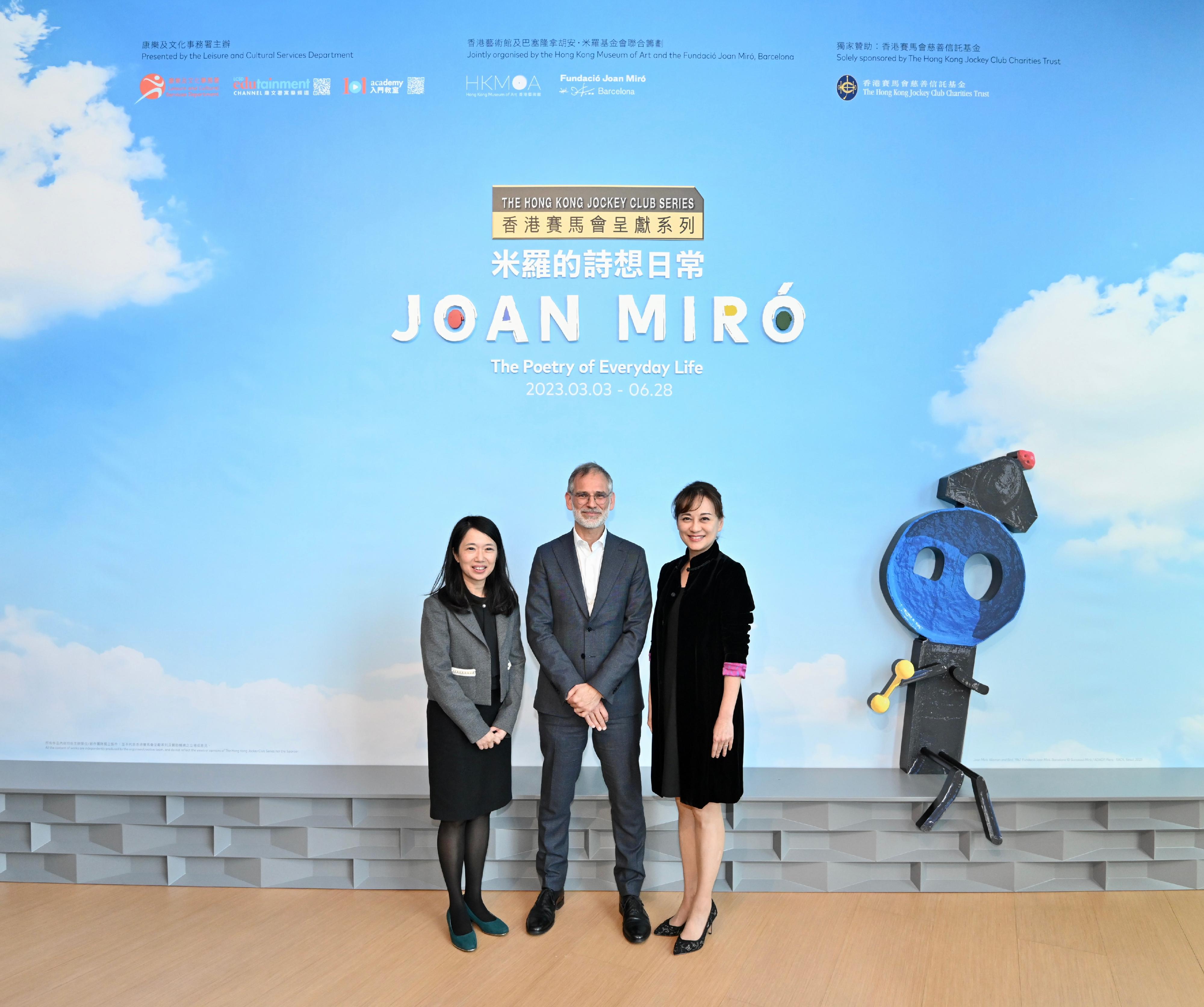 "The Hong Kong Jockey Club Series: Joan Miró — The Poetry of Everyday Life" exhibition will be held at the Hong Kong Museum of Art (HKMoA) starting from tomorrow (March 3). Picture shows (from left) the Curator of the HKMoA (Learning and International Programmes), Ms Lo Yan-yan; the Director of the Fundació Joan Miró, Dr Marko Daniel; and the Museum Director of the HKMoA, Dr Maria Mok, during the press preview today (March 2).